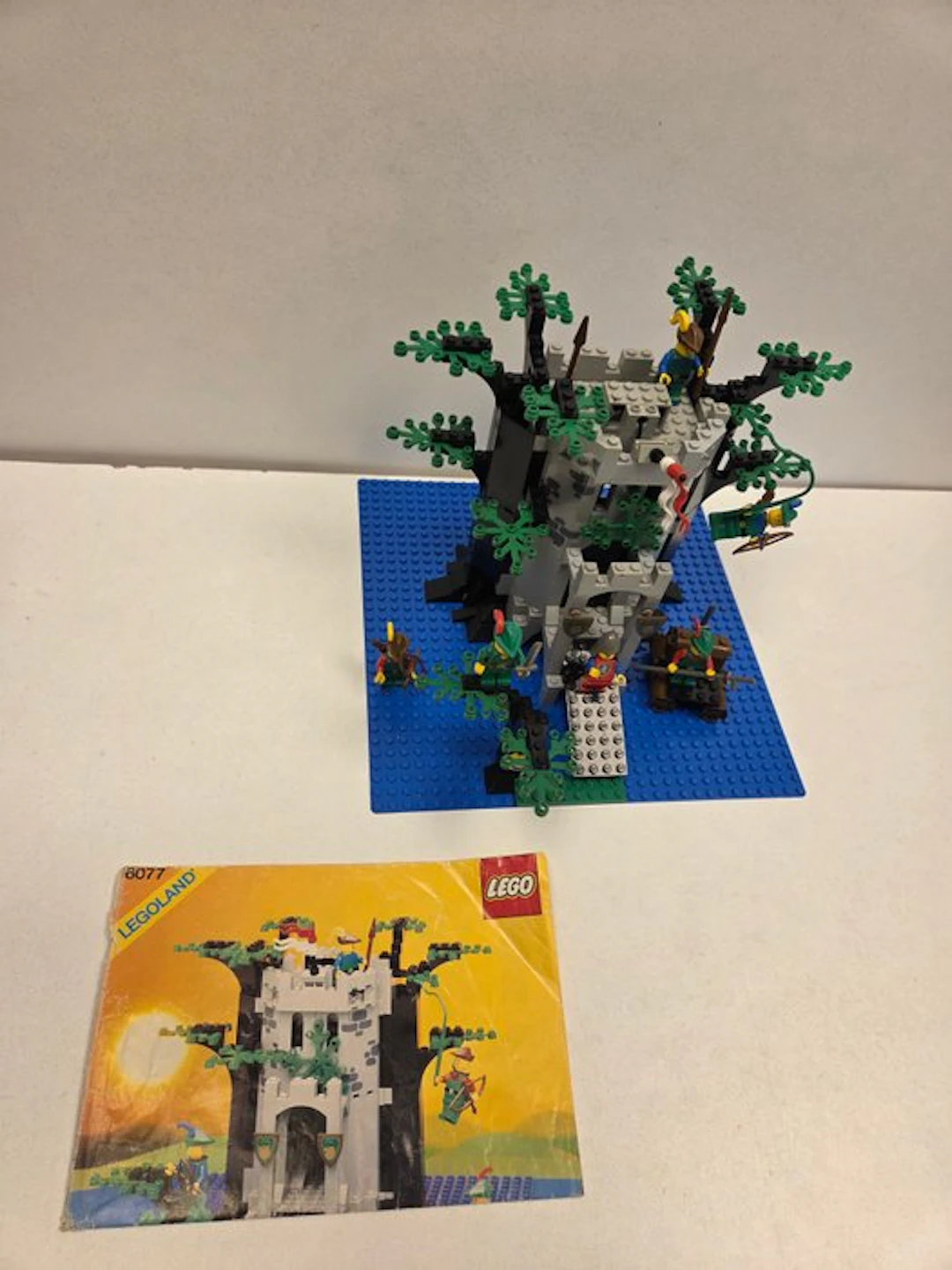 LEGO Set - 6077 - Forestmen - 6077 Forestmen's Hideout