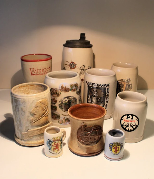 Beer stein (10) - Stoneware, Ceramic, Metal (lid)