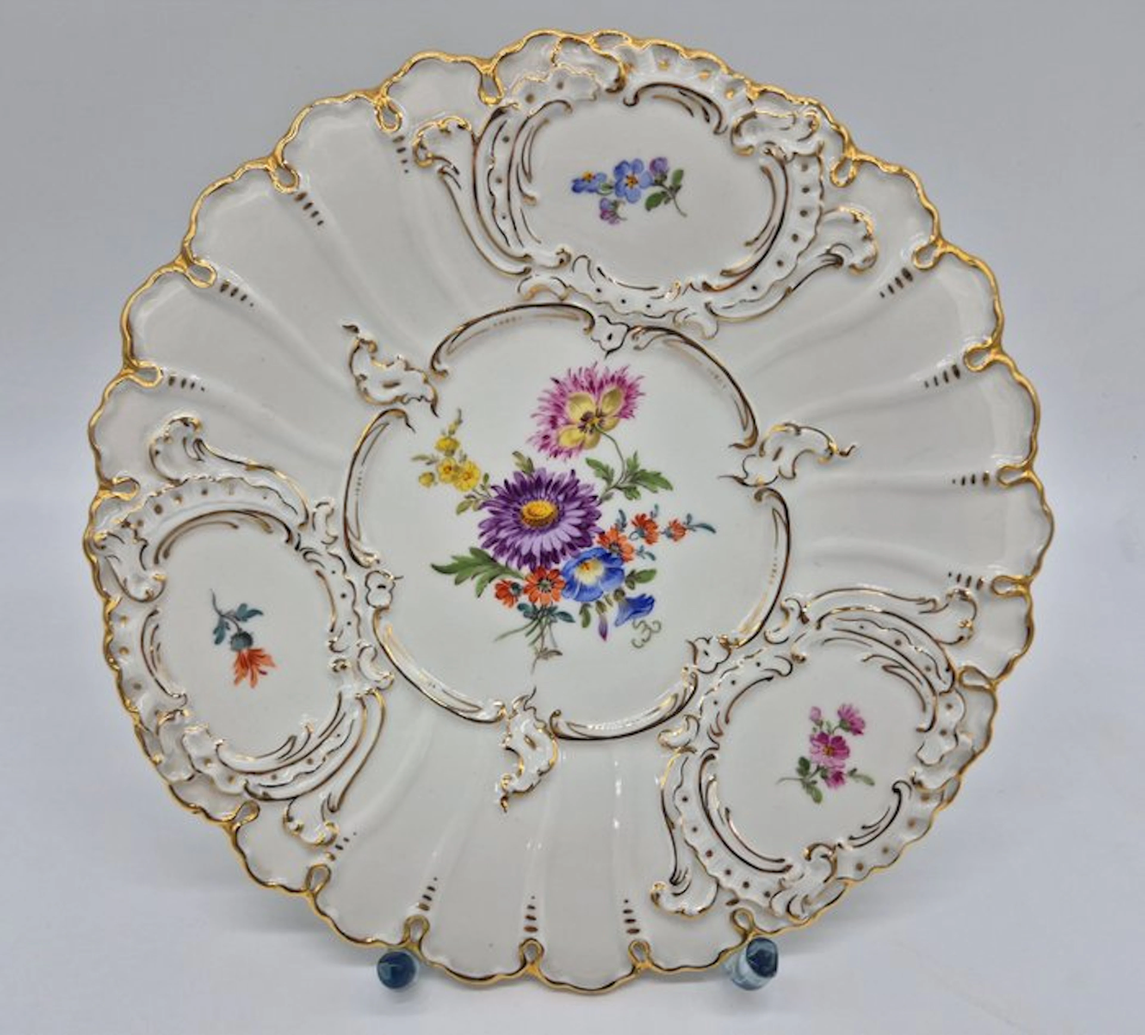 Meissen - Prunkteller mit Blumenmalerei - Plate - Porcelain