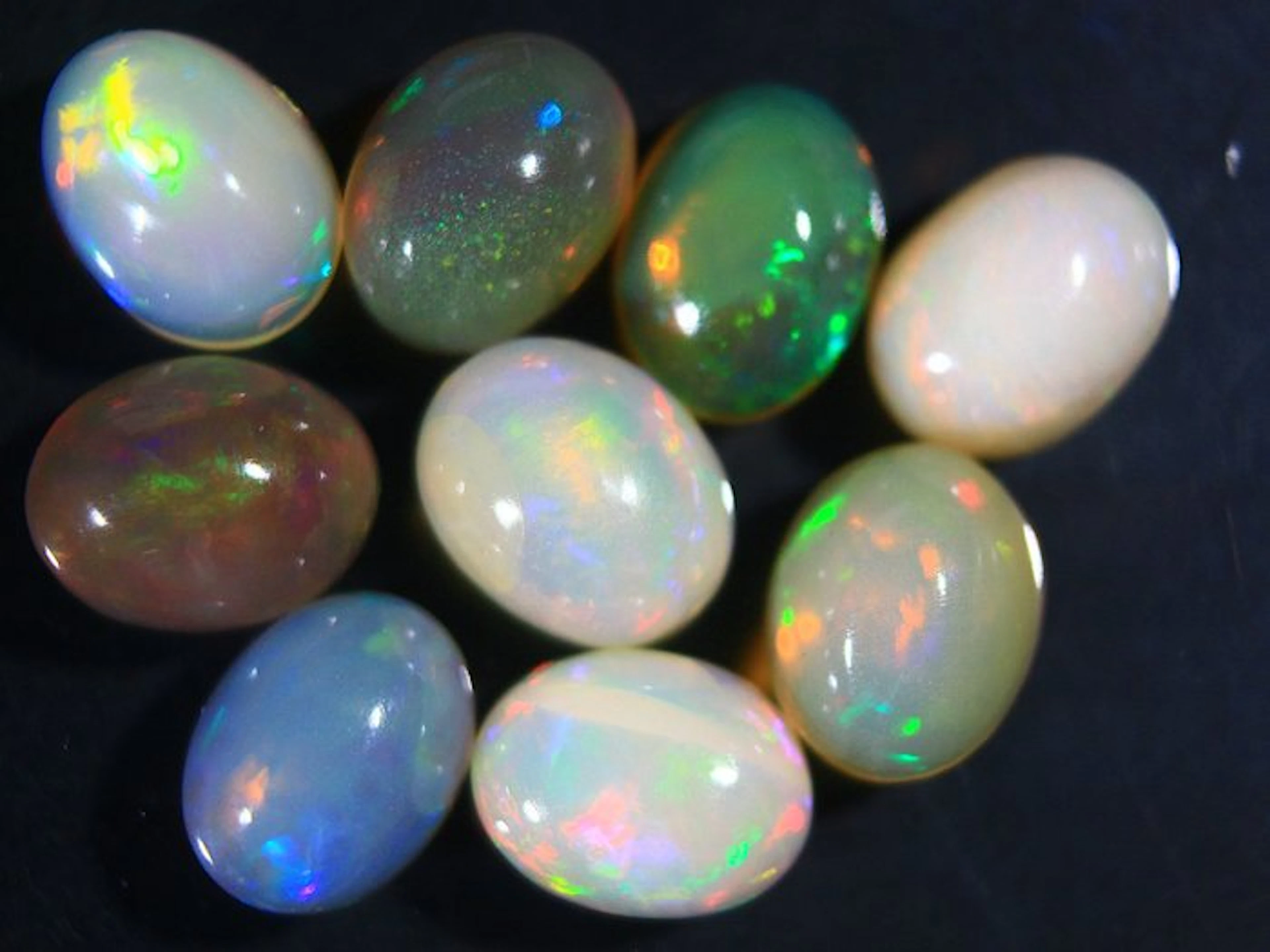Ct. 11.10 Natural Ethiopian Opals Cabochon - Height: 9 mm - Width: 7 mm- 2.22 g