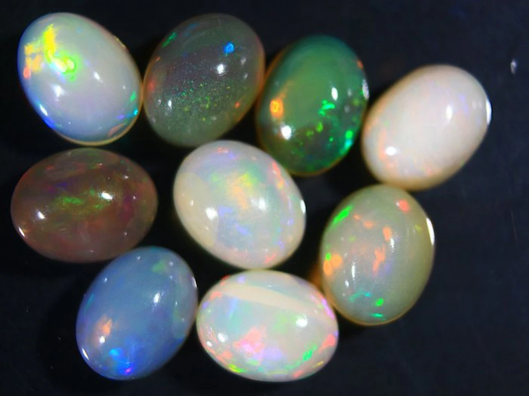 Ct. 11.10 Natural Ethiopian Opals Cabochon - Height: 9 mm - Width: 7 mm- 2.22 g