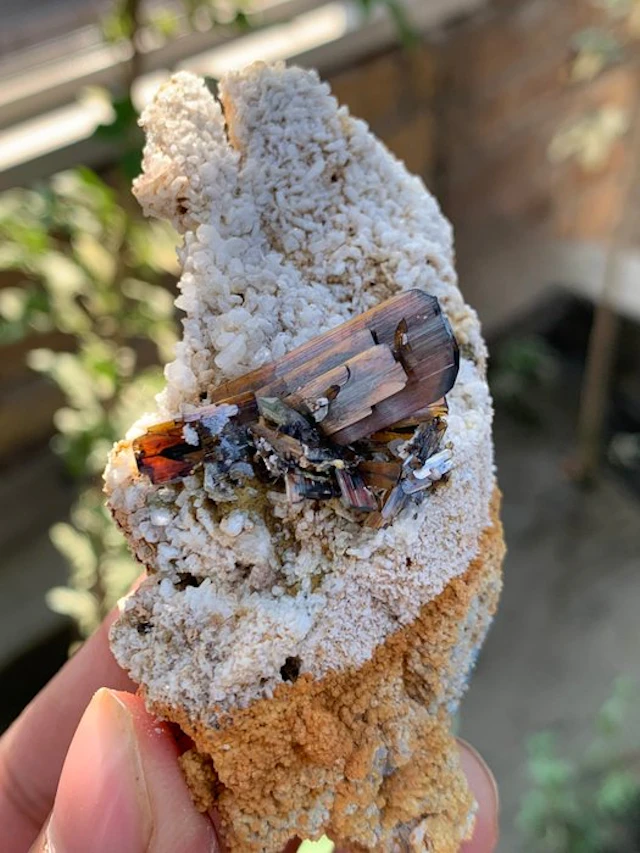 Brookite Specimen - Height: 8 cm - Width: 4 cm- 109 g