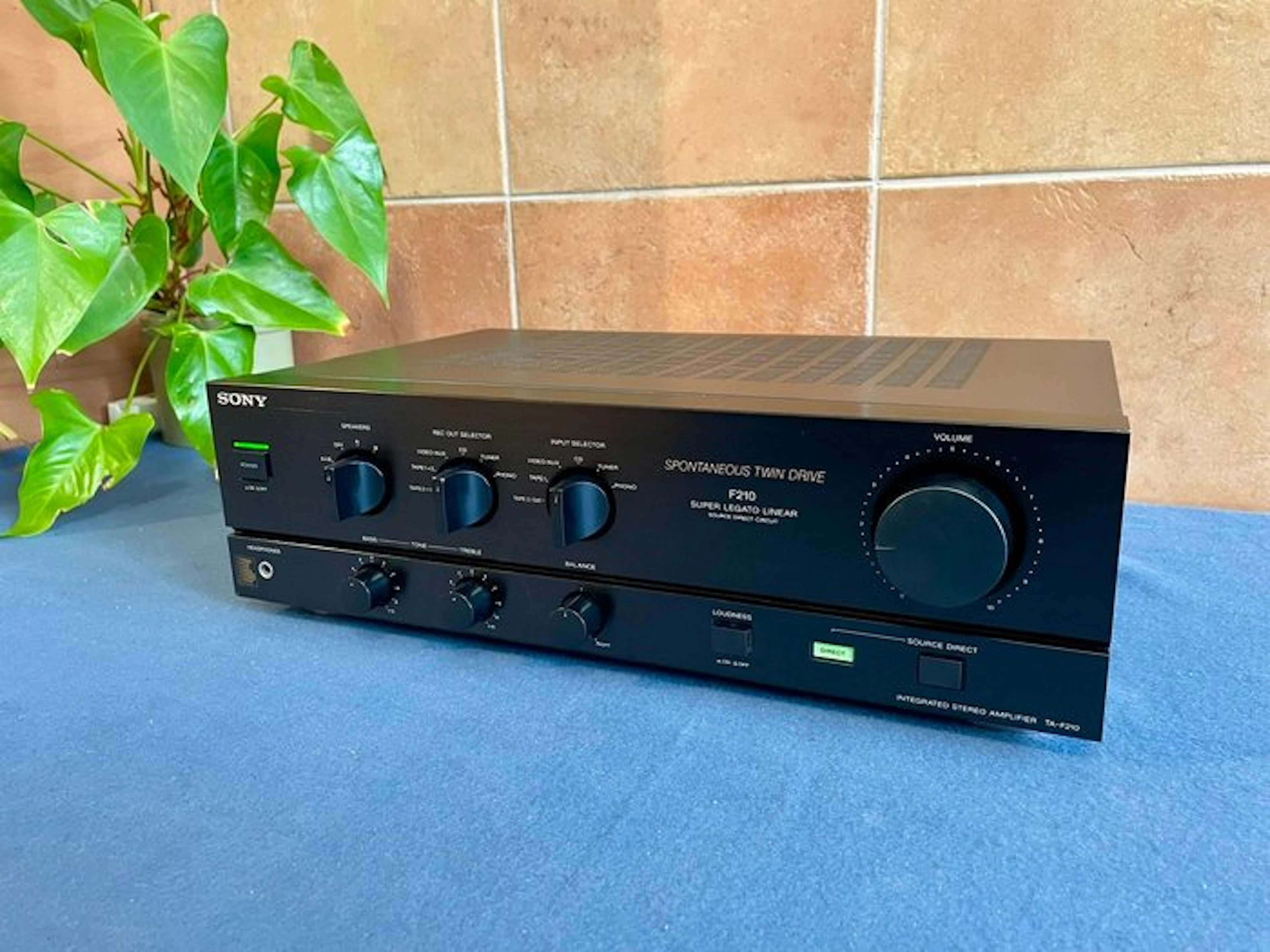 Sony - TA-F210 'Spontaneous Twin Drive' Solid state integrated amplifier