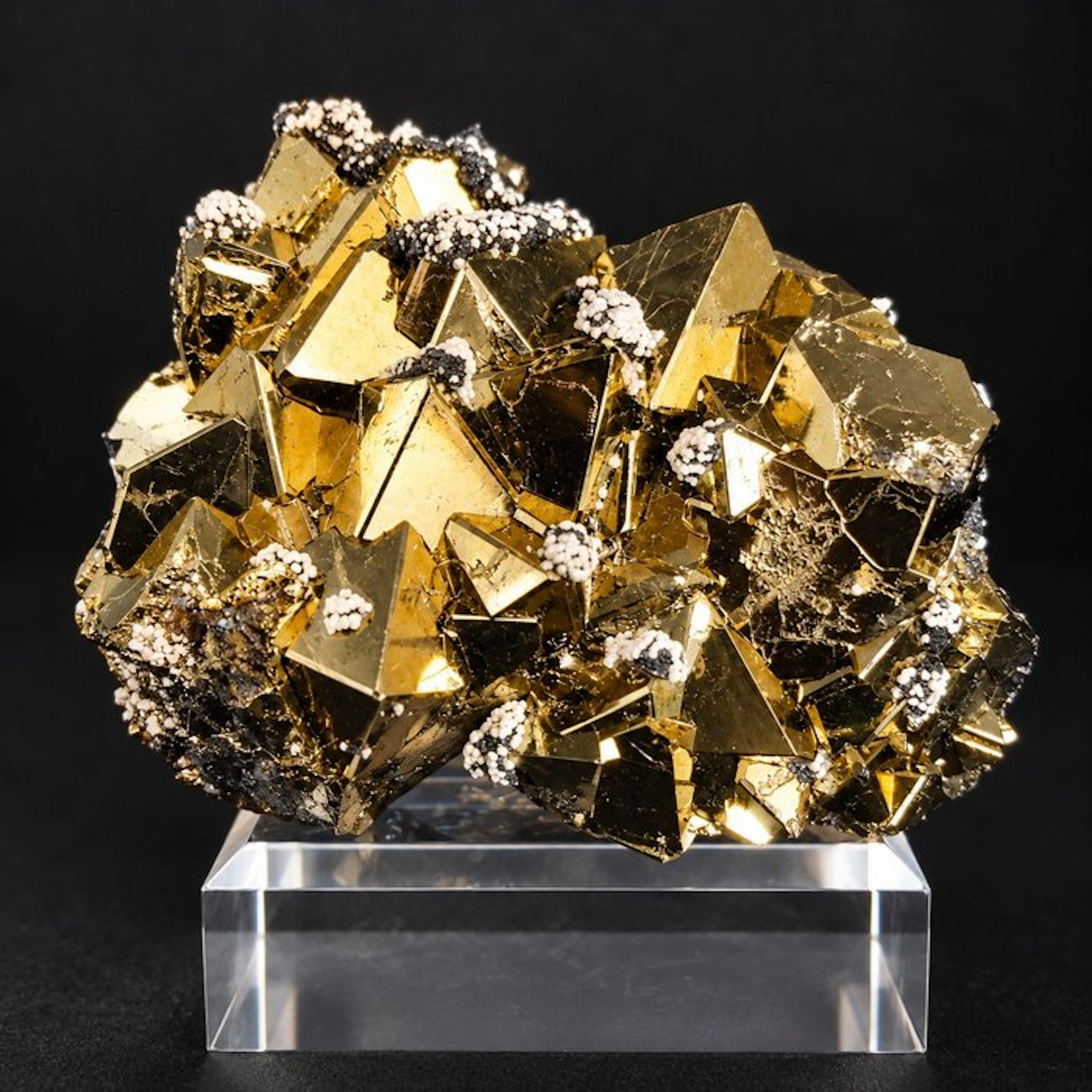 Pyrite Crystals on matrix - Height: 3 cm - Width: 4 cm- 130 g - (1)