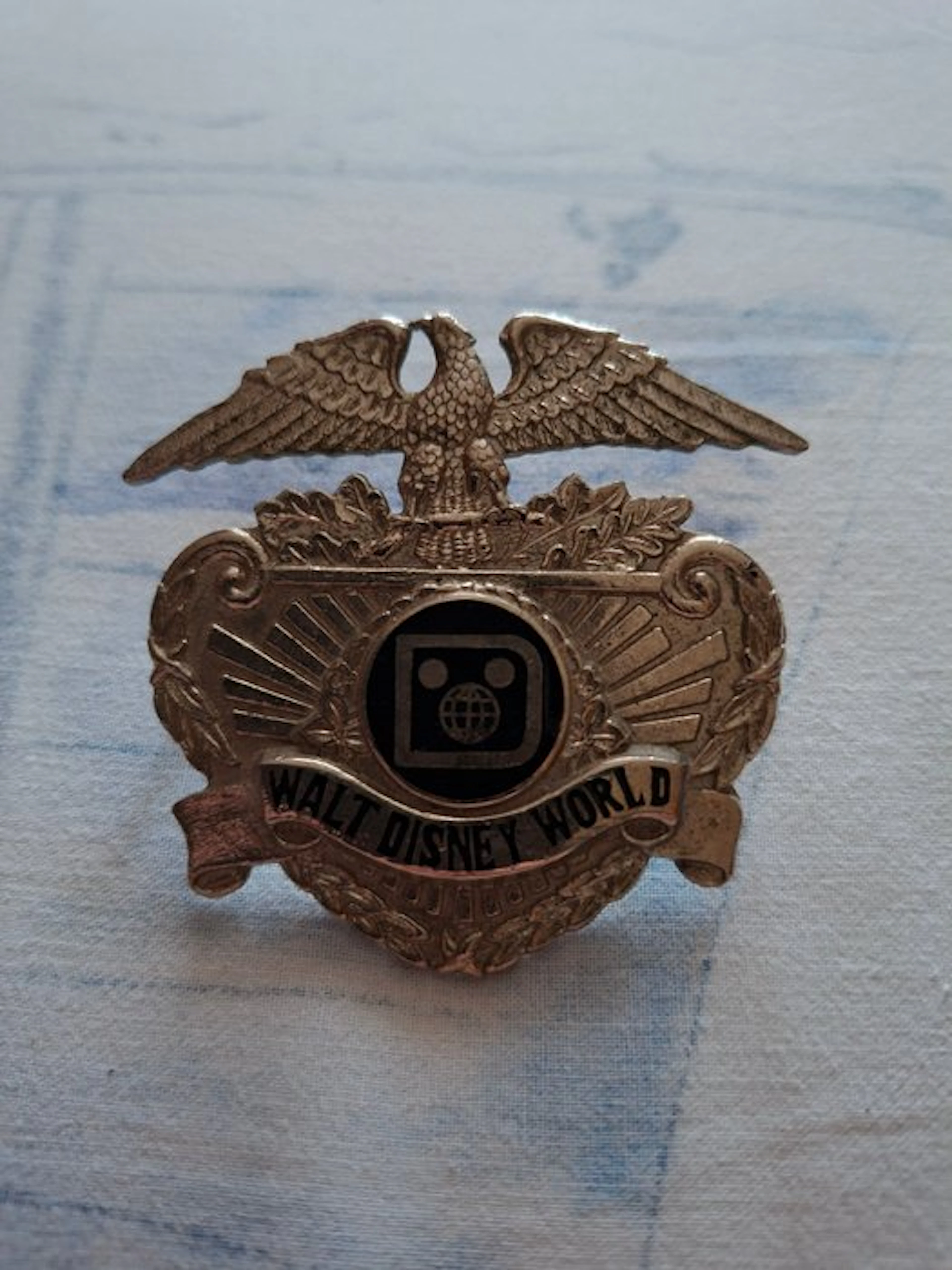 Disney Parks - Rare Vintage Badge sécurité walt disney world