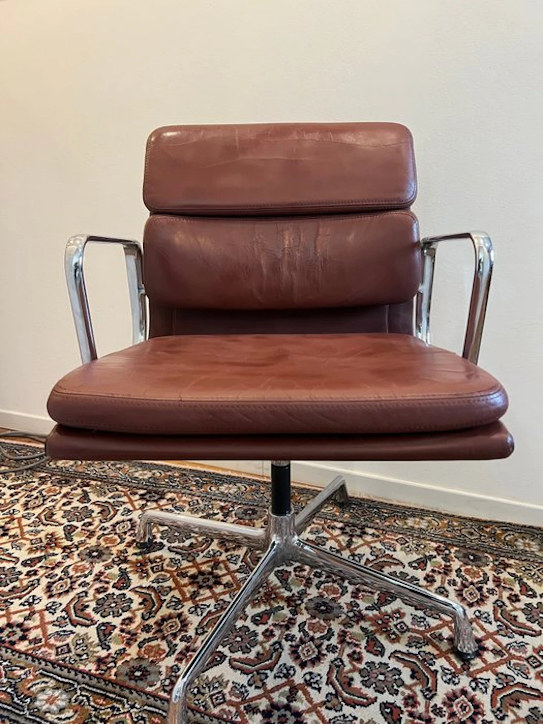 Vitra - Charles & Ray Eames - Office chair - EA 208 Soft Pad - Aluminium