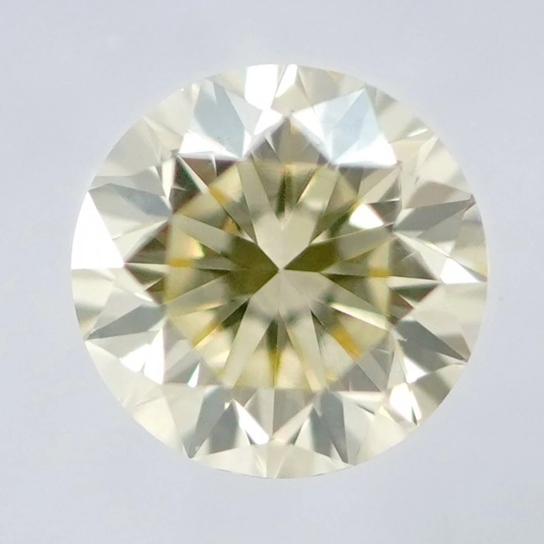 No reserve price - 1 pcs Diamond (Natural coloured)...