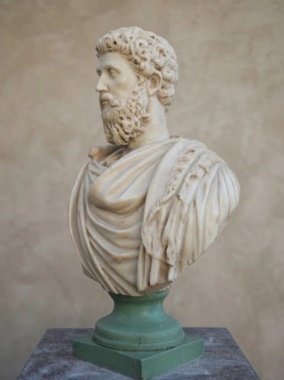 Figure - Bust of Marcus Aurelius - 43 cm - reconstructed in Carrara marble