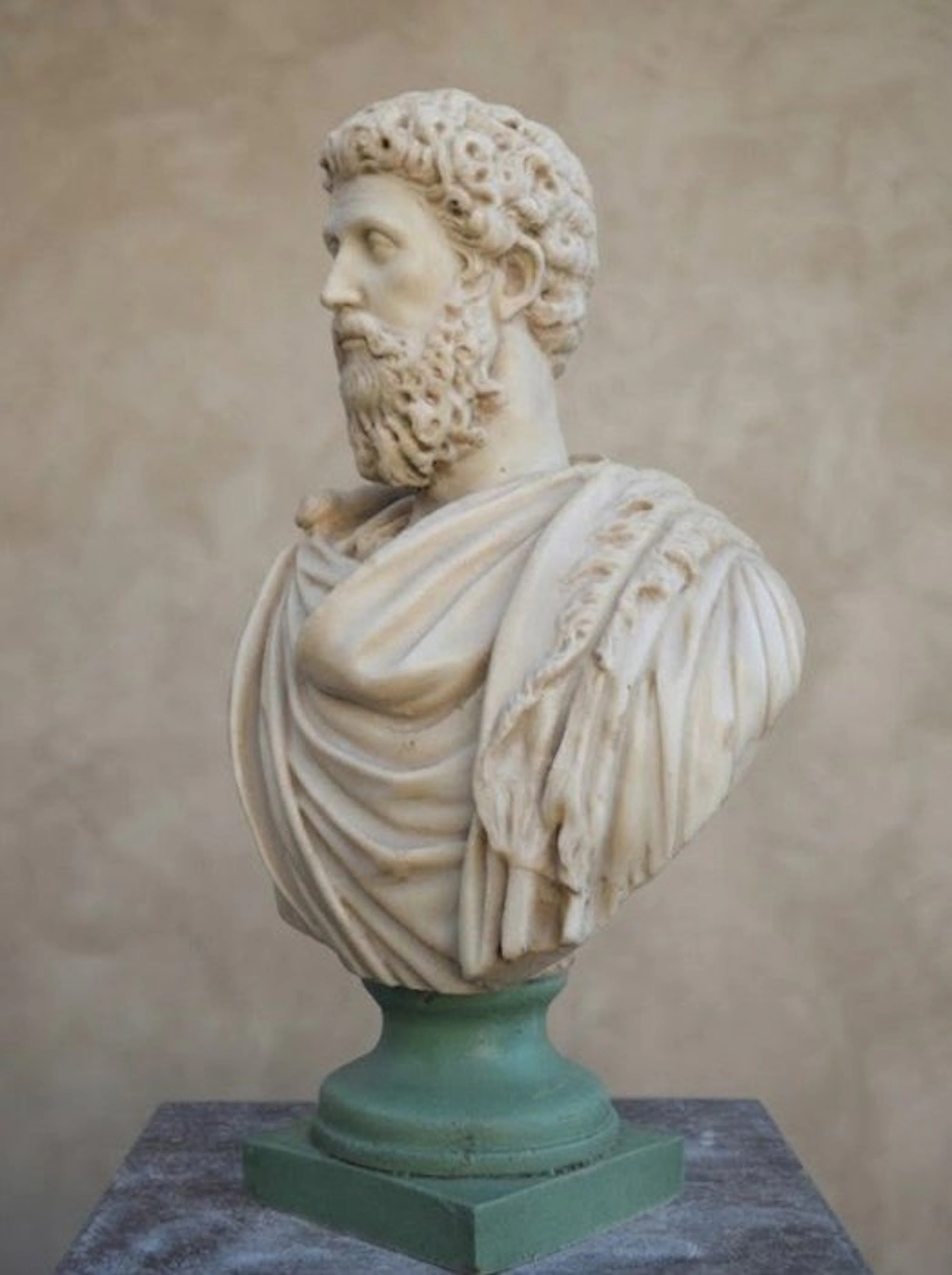 Figure - Bust of Marcus Aurelius - 43 cm - reconstructed in Carrara marble
