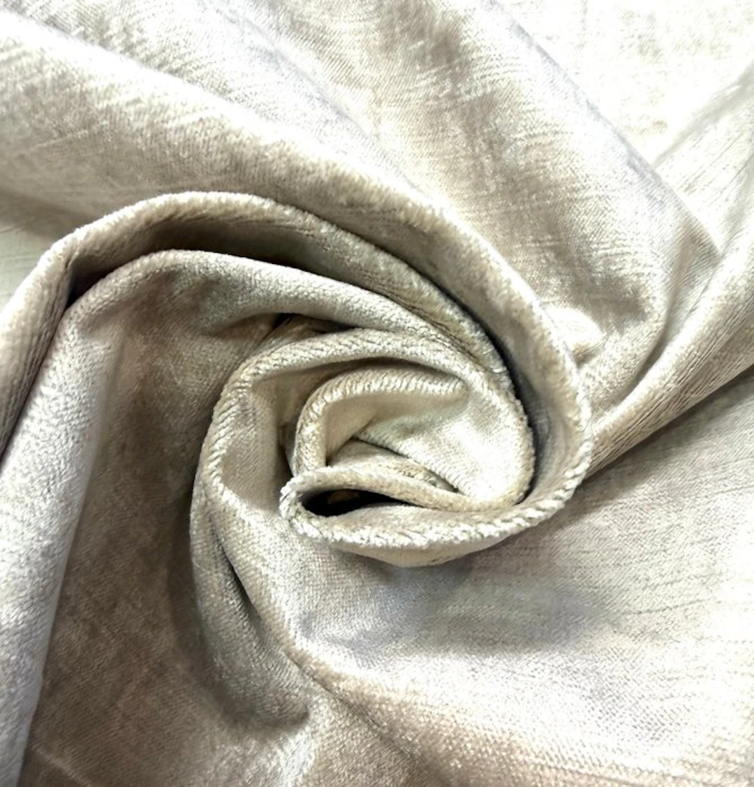 1797★ Refined velvet characterized by a luminous