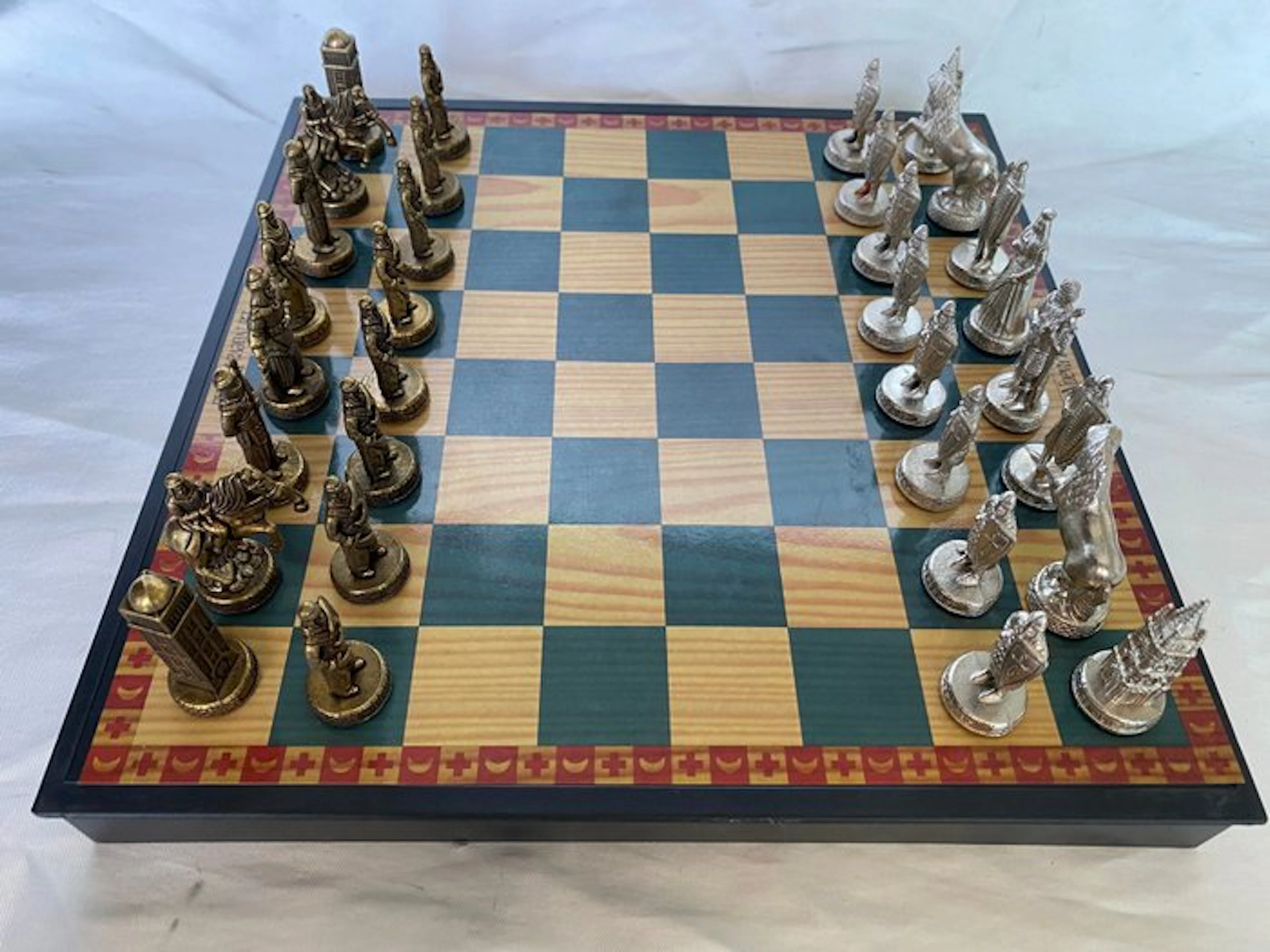 Chess set - Vintage Crusades with the Knights Templar bronze pieces