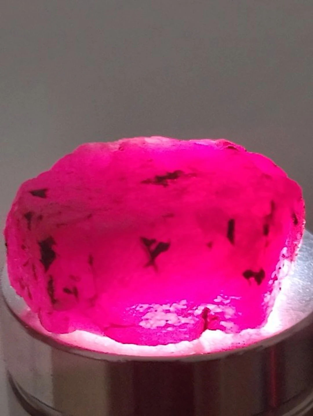 Ruby Rough - Height: 2.5 cm - Width: 2 cm- 16.2 g - (1)