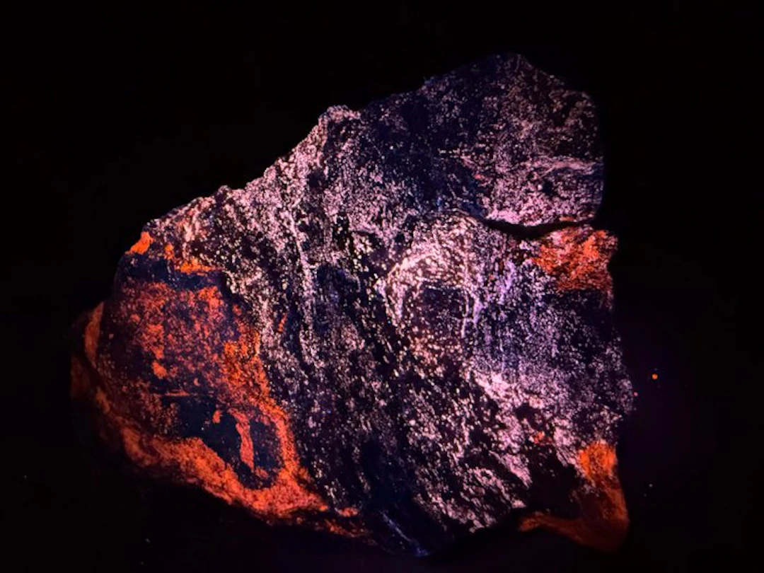 Very rare johnbaumite and calcite