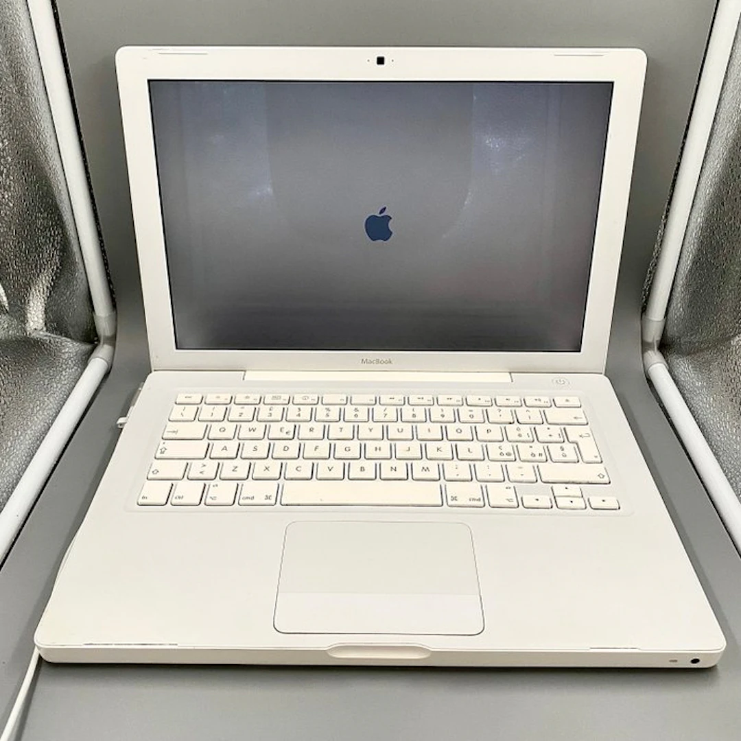 Apple MacBook A1181 (polycarbonate) - Macintosh (1)