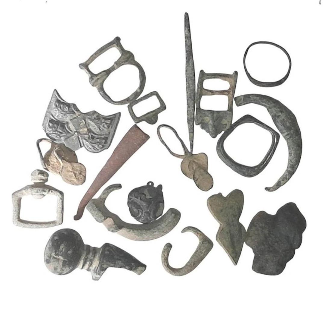 Ancient Roman to Medieval Bronze, lot of 18 items Ring (No reserve price)