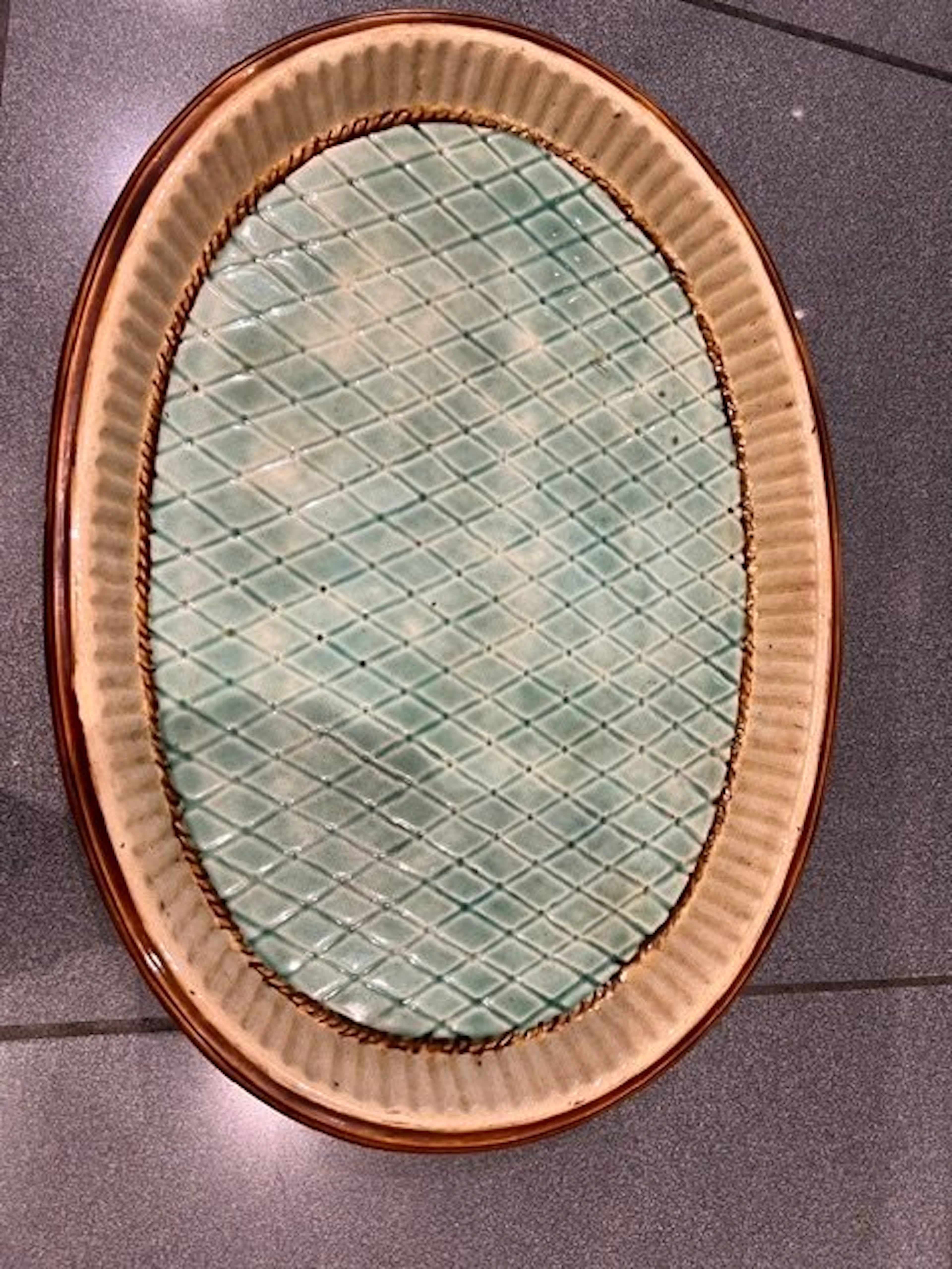 Mouzin Lecat & Cie - Plate - Faience - Majolica/barbotine schaal