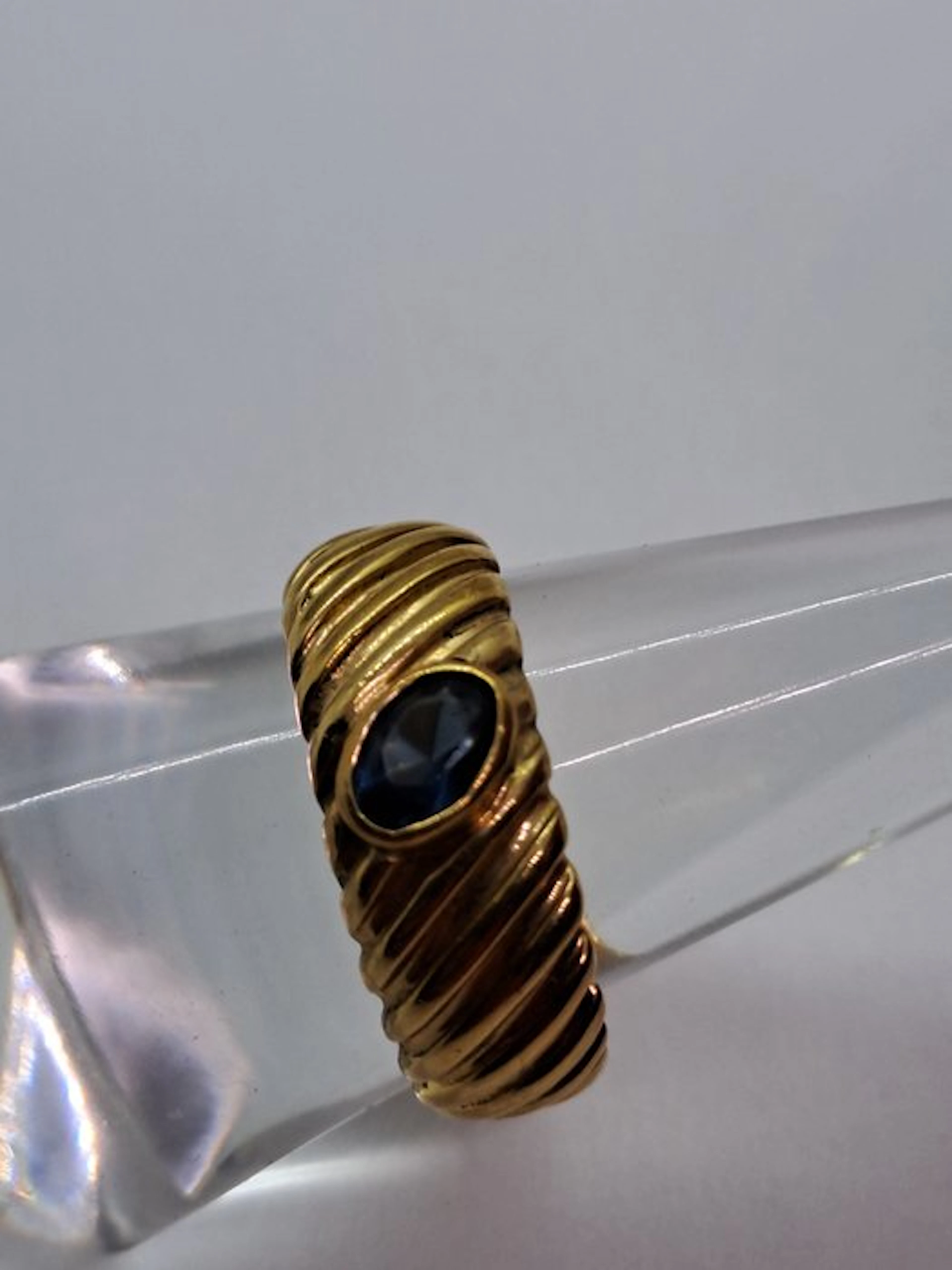 Ring - 18 kt. Yellow gold Sapphire