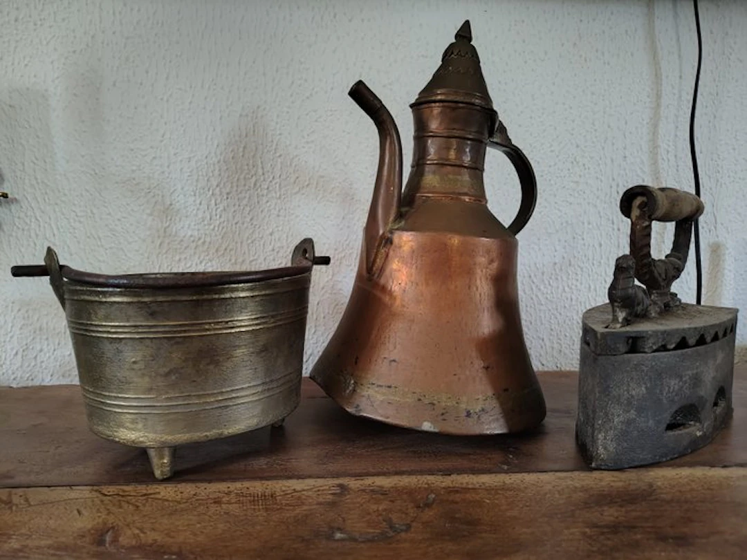 Clothes iron (3) - Brass, cast iron, copper