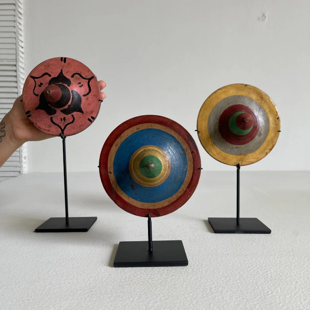 NO RESERVE PRICE - Set of 3 spinning tops - Gasing...