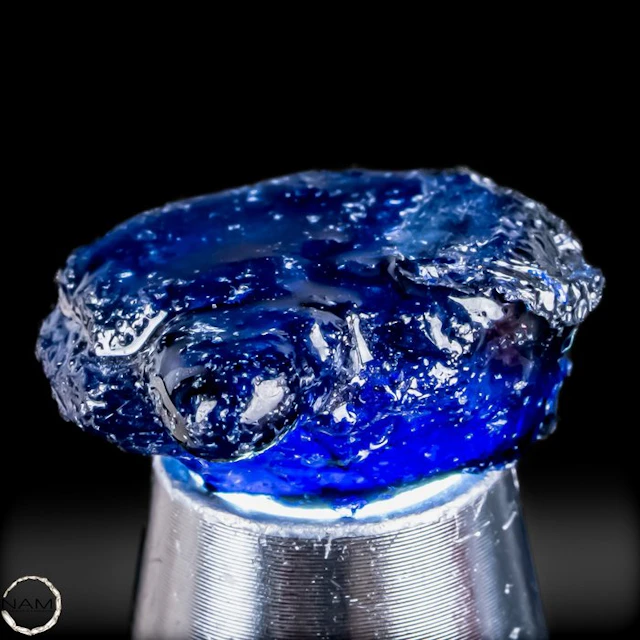 Sapphire crystal in an intense royal blue – A fascinating...