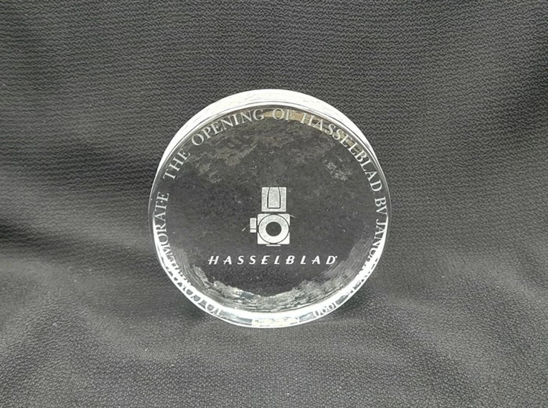 Hasselblad Handmade Presse-papier 'To commemorate the...