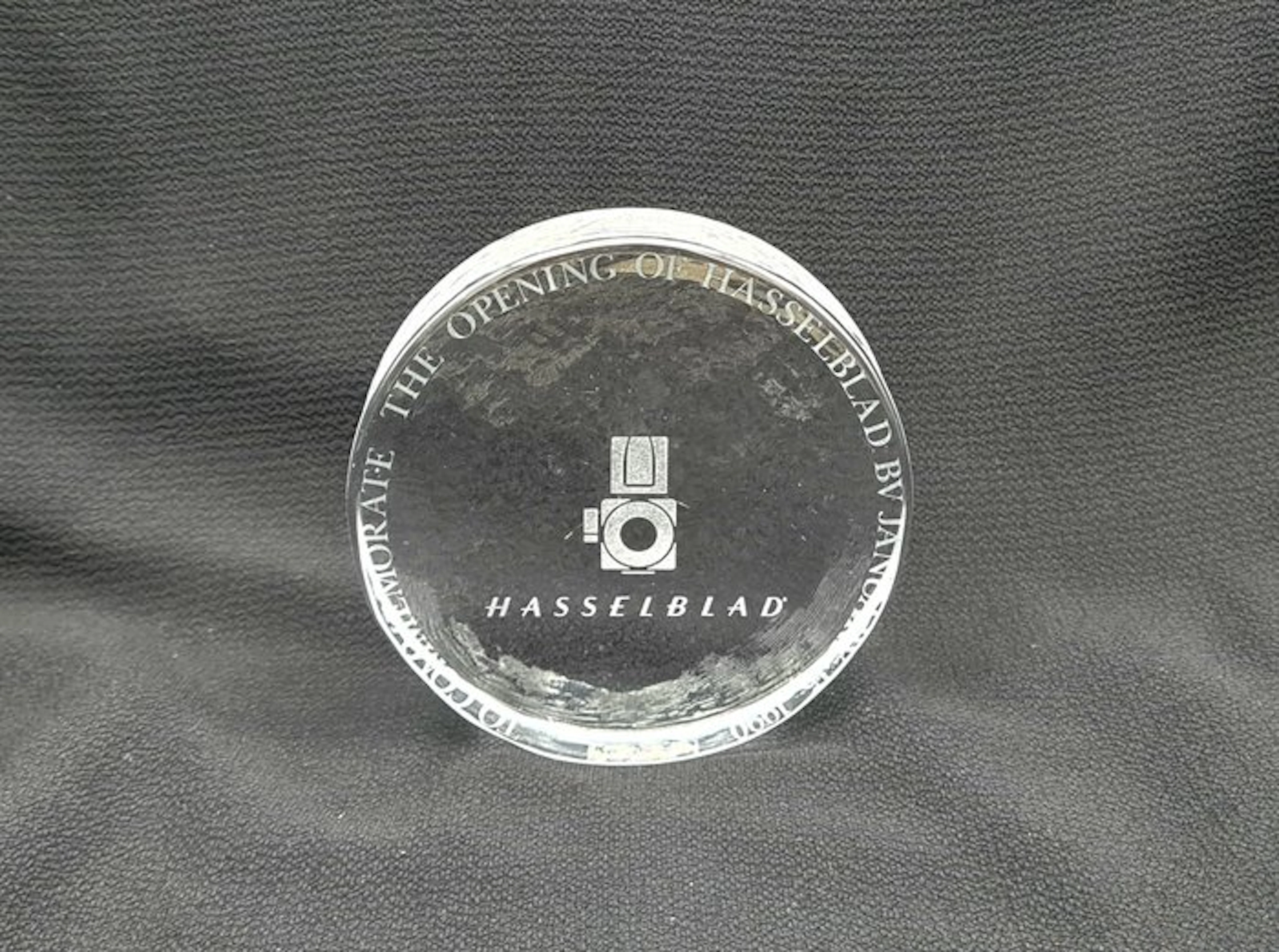 Hasselblad Handmade Presse-papier 'To commemorate the...