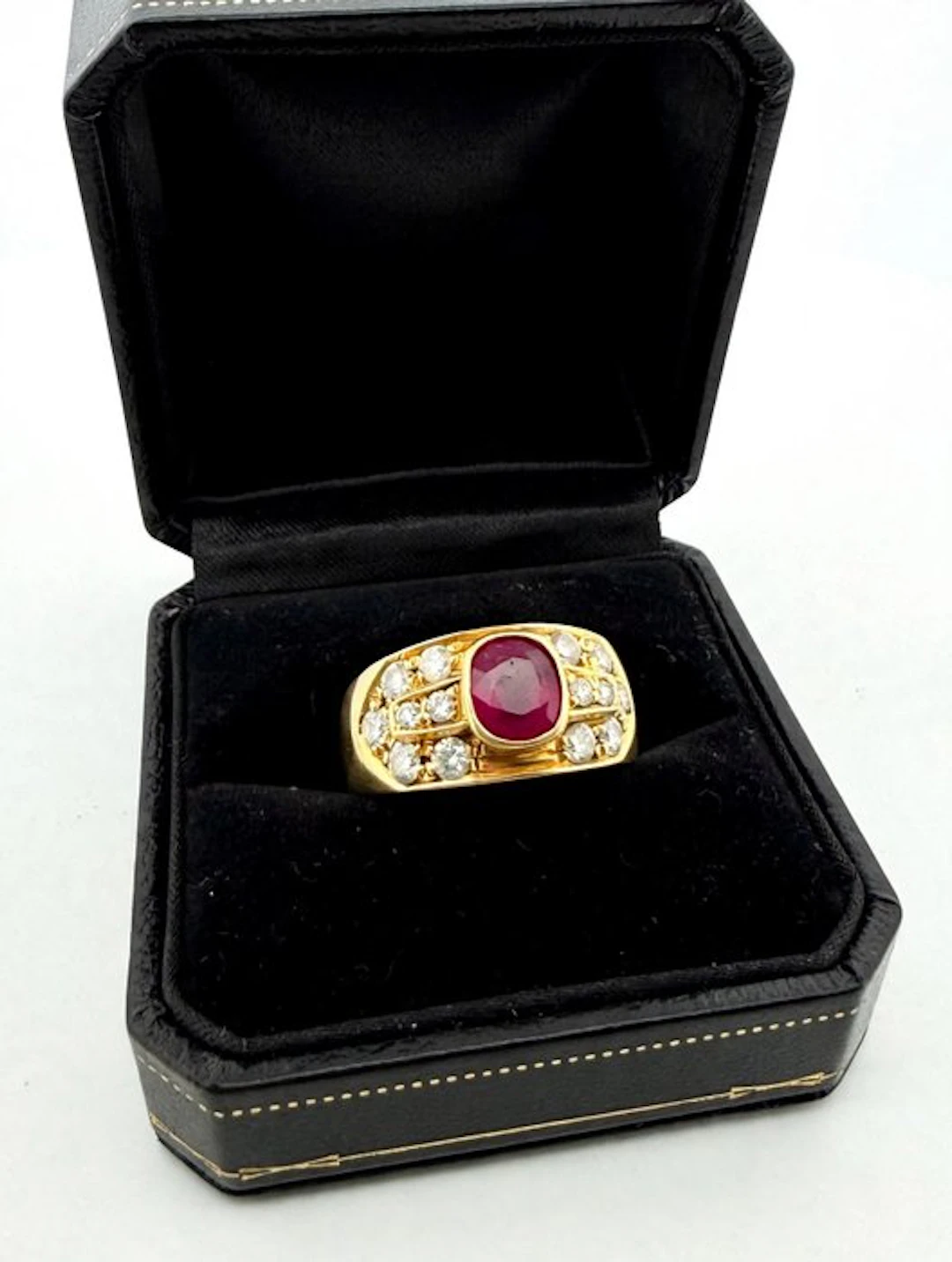 Ring - 18 kt. Yellow gold Ruby - Diamond