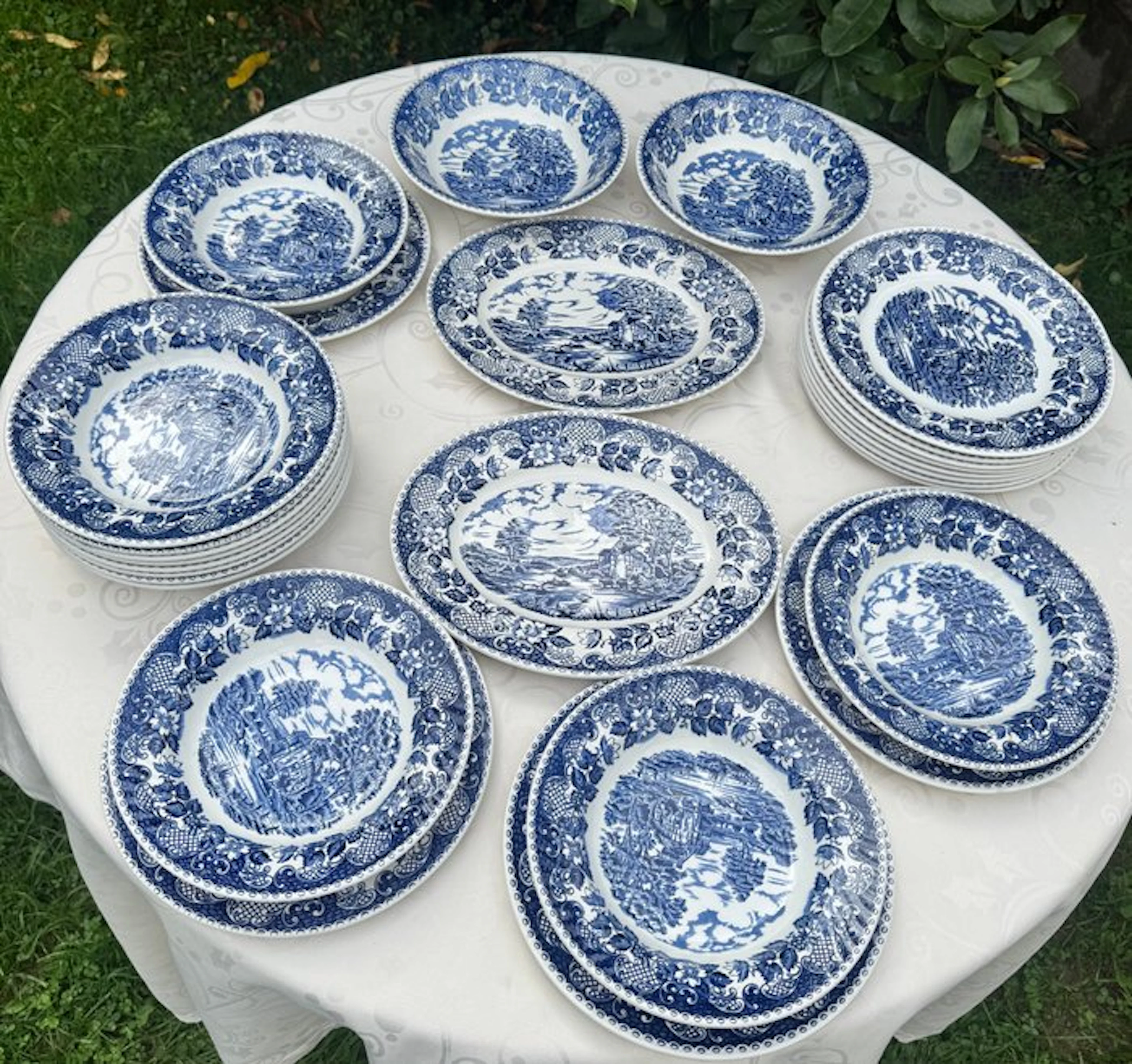 Barratts - Table service for 12 (28) - Earthenware