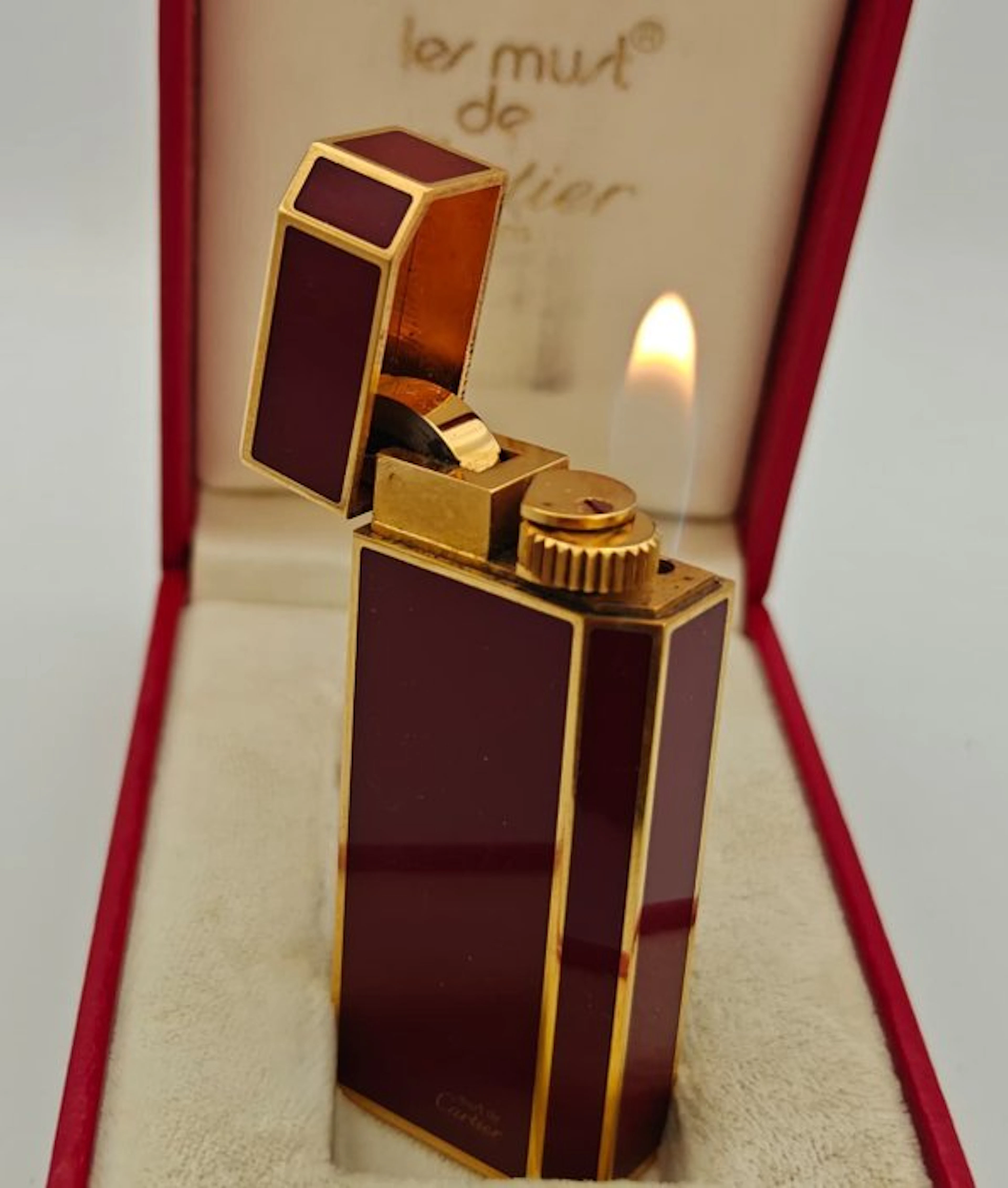 Cartier - Pentagon - Boxed - Lighter - Red Chinese Lacquer & 20μ Gold Plated