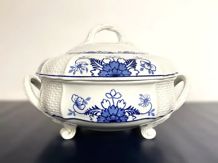 Wedgwood - Tureen - Saxon - Ceramic - Antique Wedgwood Tureen