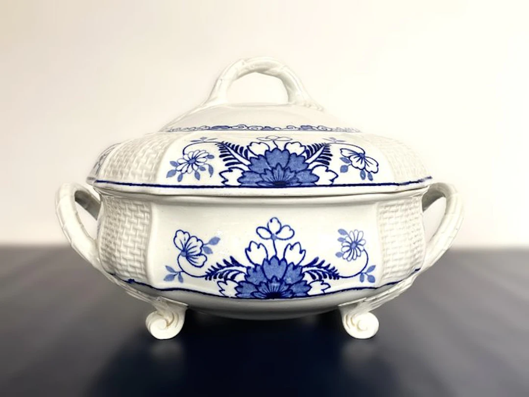 Wedgwood - Tureen - Saxon - Ceramic - Antique Wedgwood Tureen
