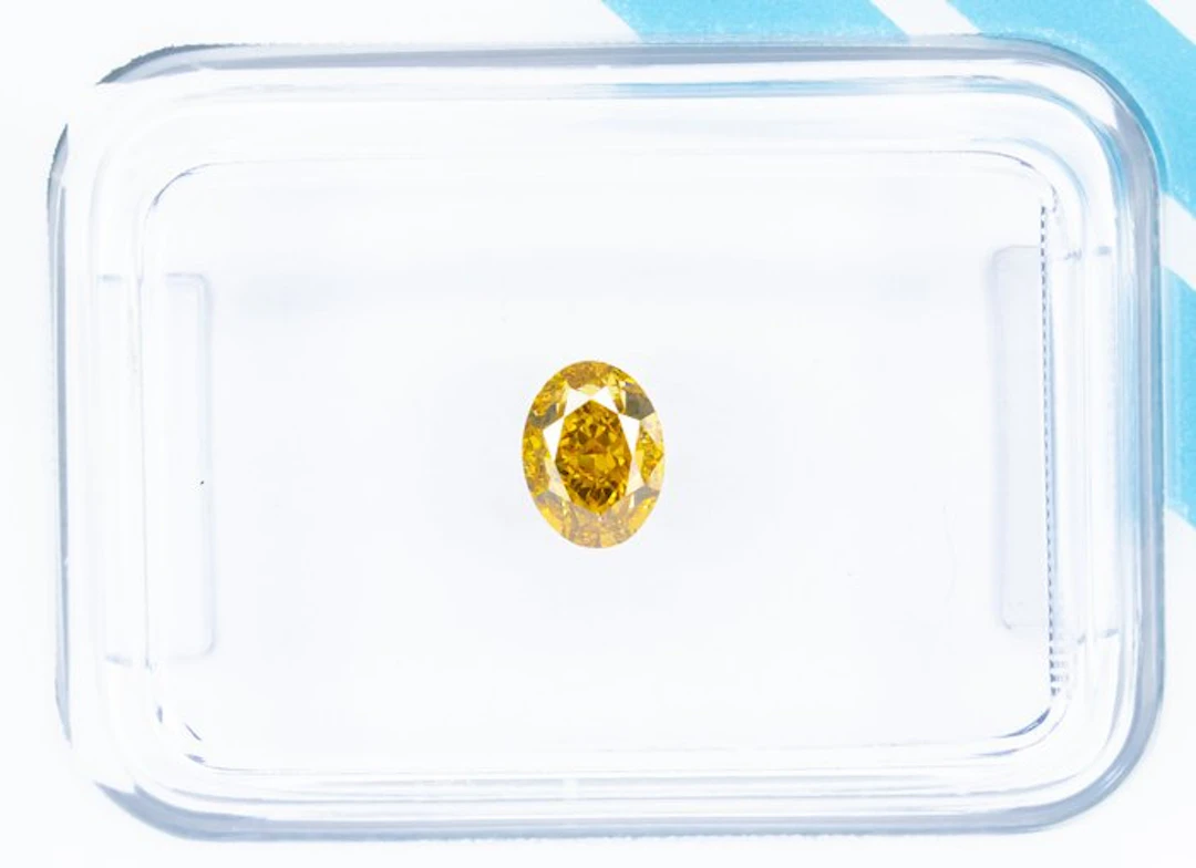 No reserve price - 1 pcs Diamond (Natural coloured)...