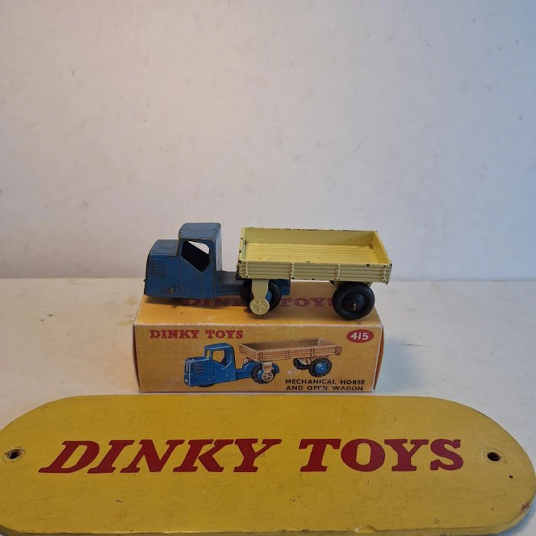 Dinky Toys 1:43 - Model car - Dinky Toys - Mechanical Horse + Trailer