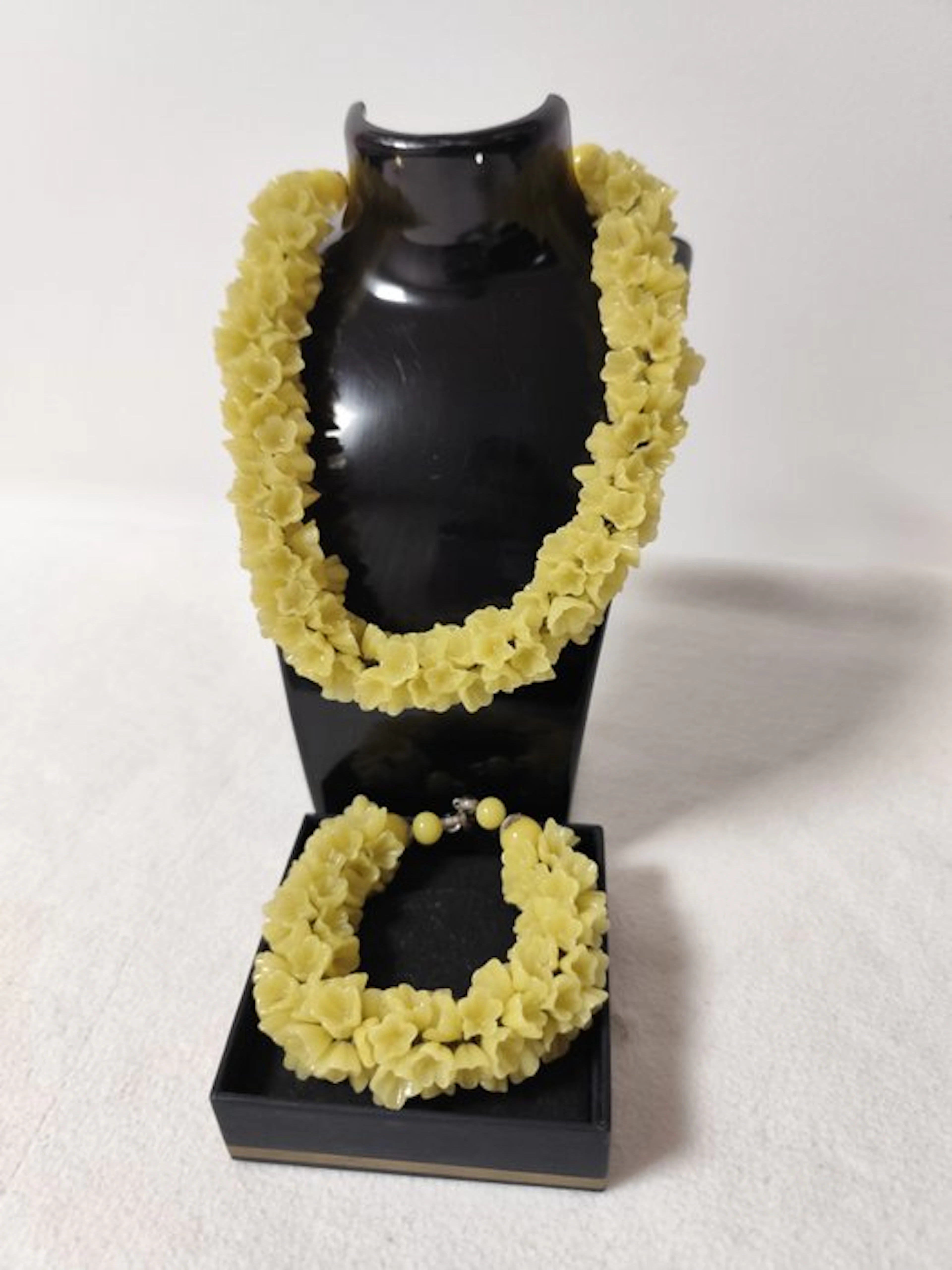 Themed collection - Rare vintage costume jewelry set...