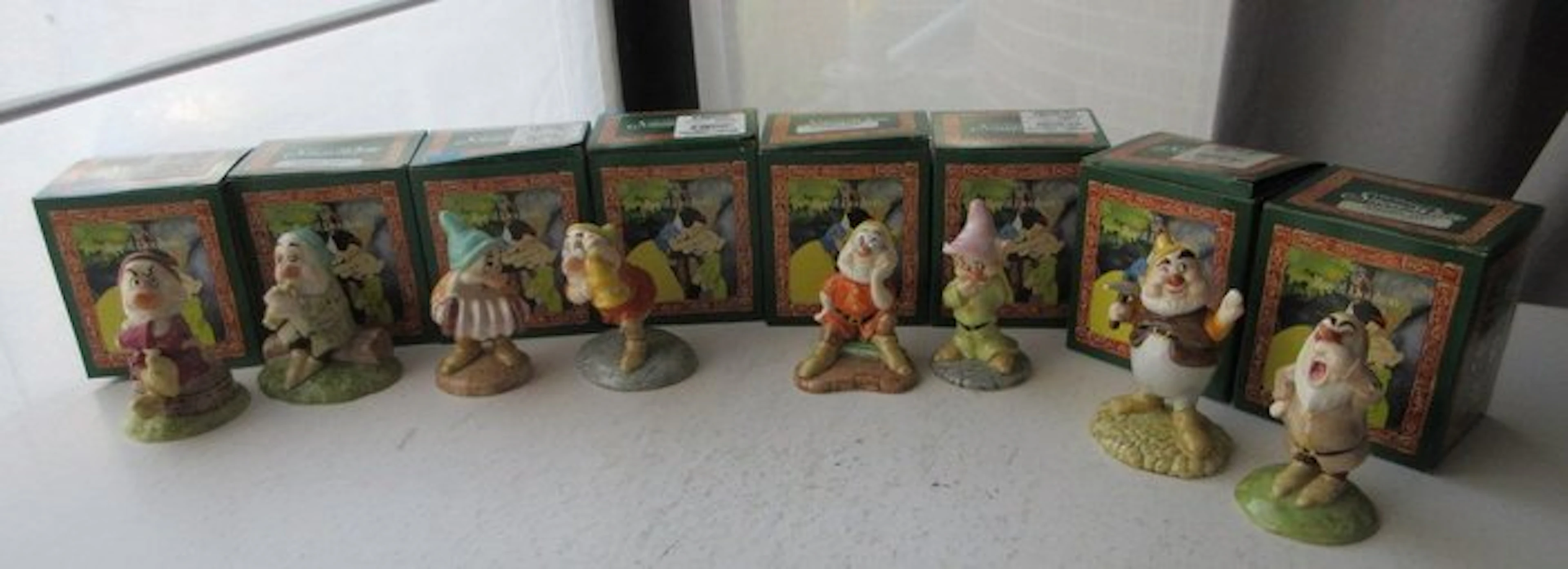 Royal Doulton - Figurine - 8 x SnowWhite (8) - Porcelain