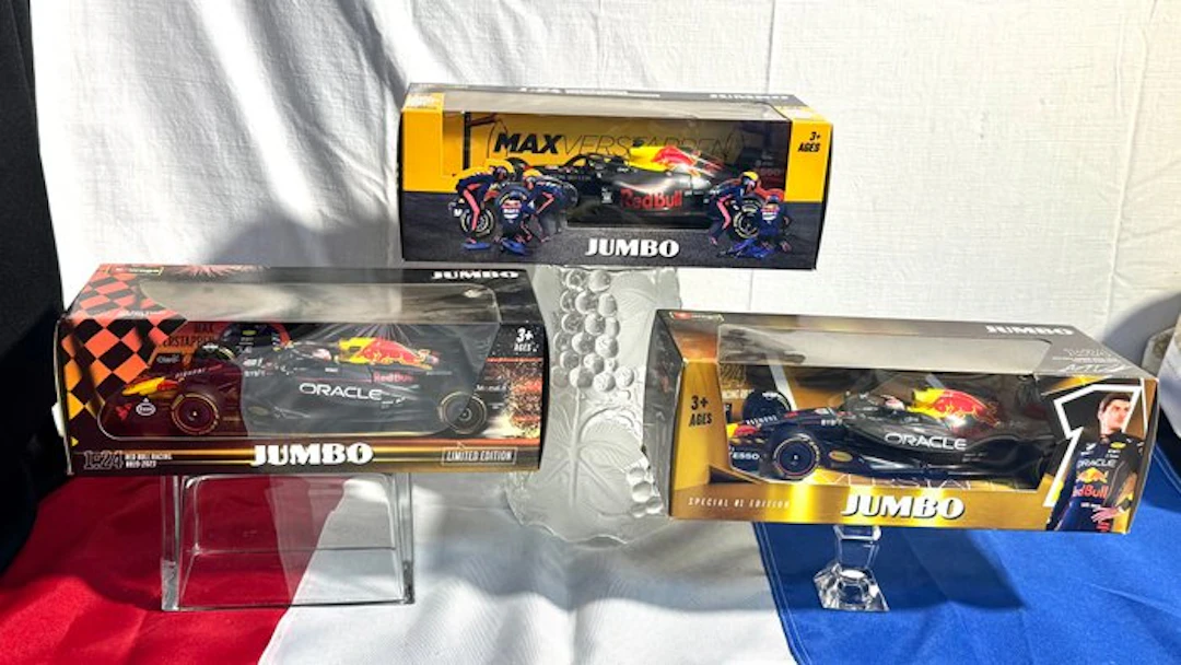 Bburago, Jumbo 1:24 - Model race car (3) - Red Bull Racing RB18