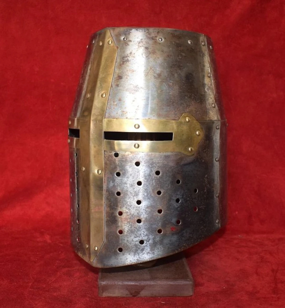 Military helmet - Grand Templar helm in steel and bronze...