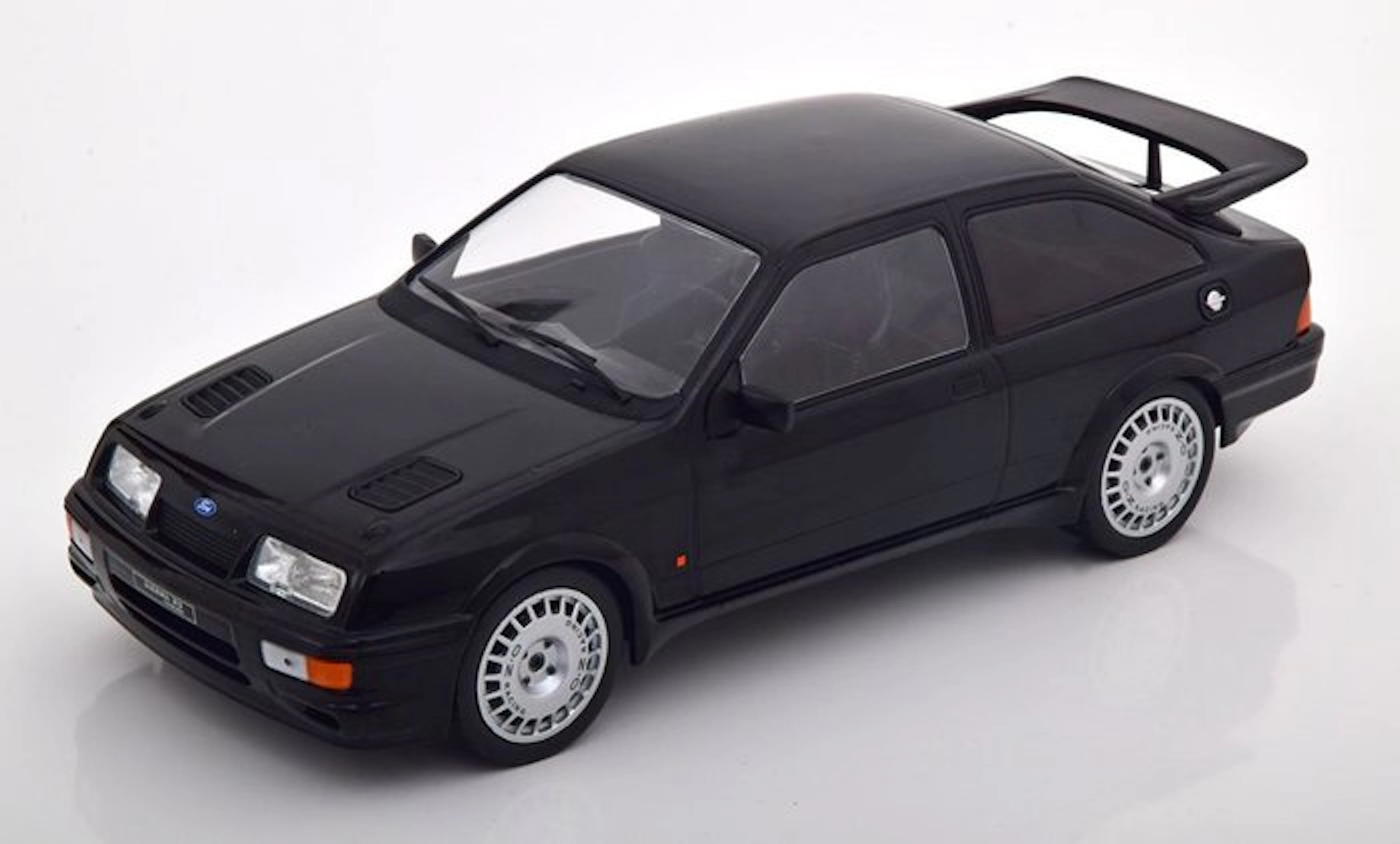 IXO 1:18 - Model car - Ford Sierra RS Cosworth 1988