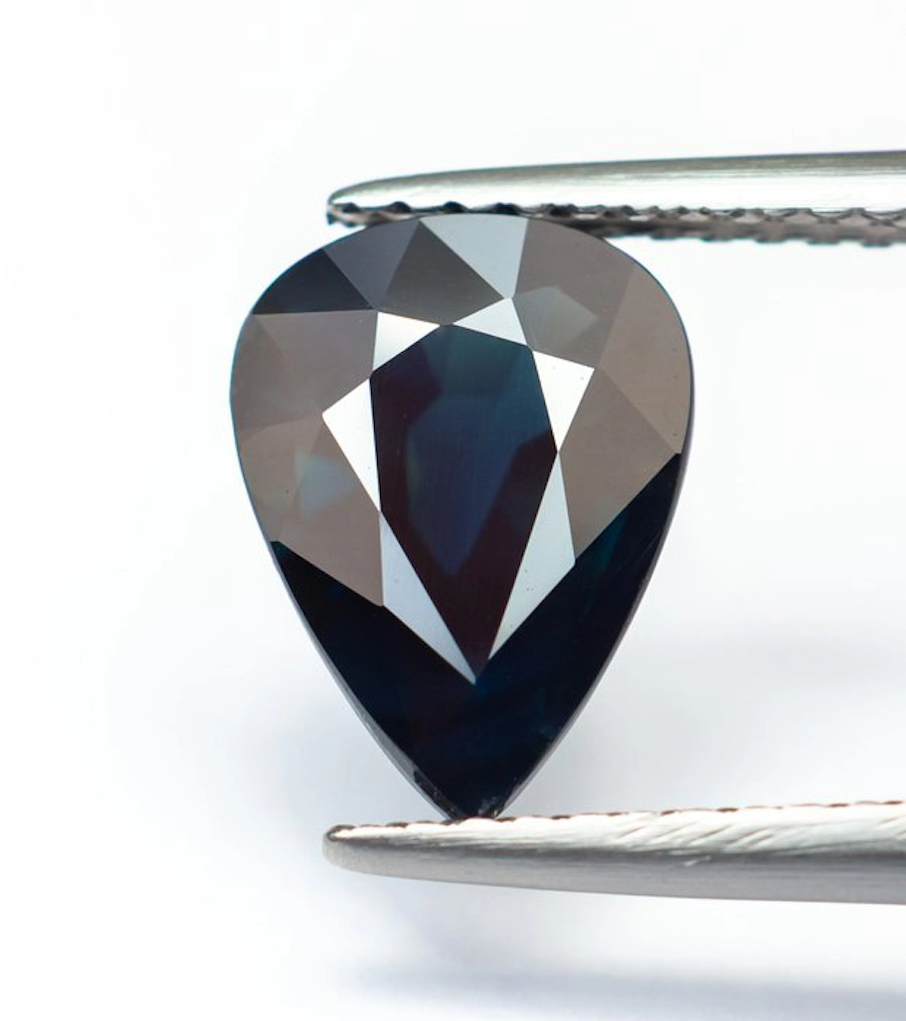 No reserve price Sapphire - 2.40 ct - Bellerophon Gemlab - Deep Greenish Blue