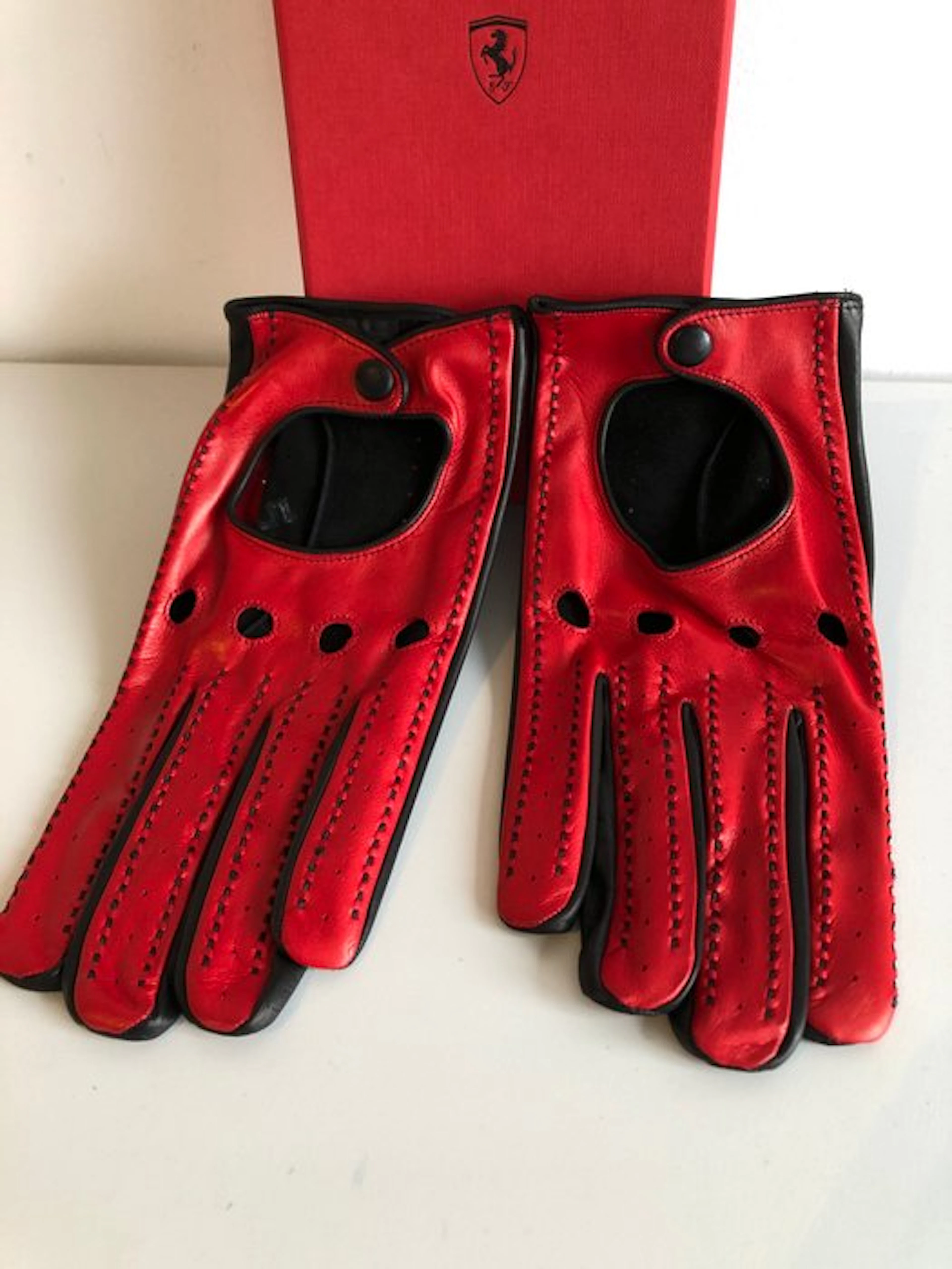 Accessory - Ferrari - Ferrari Driving Gloves / Handschoenen (Made in Italy)