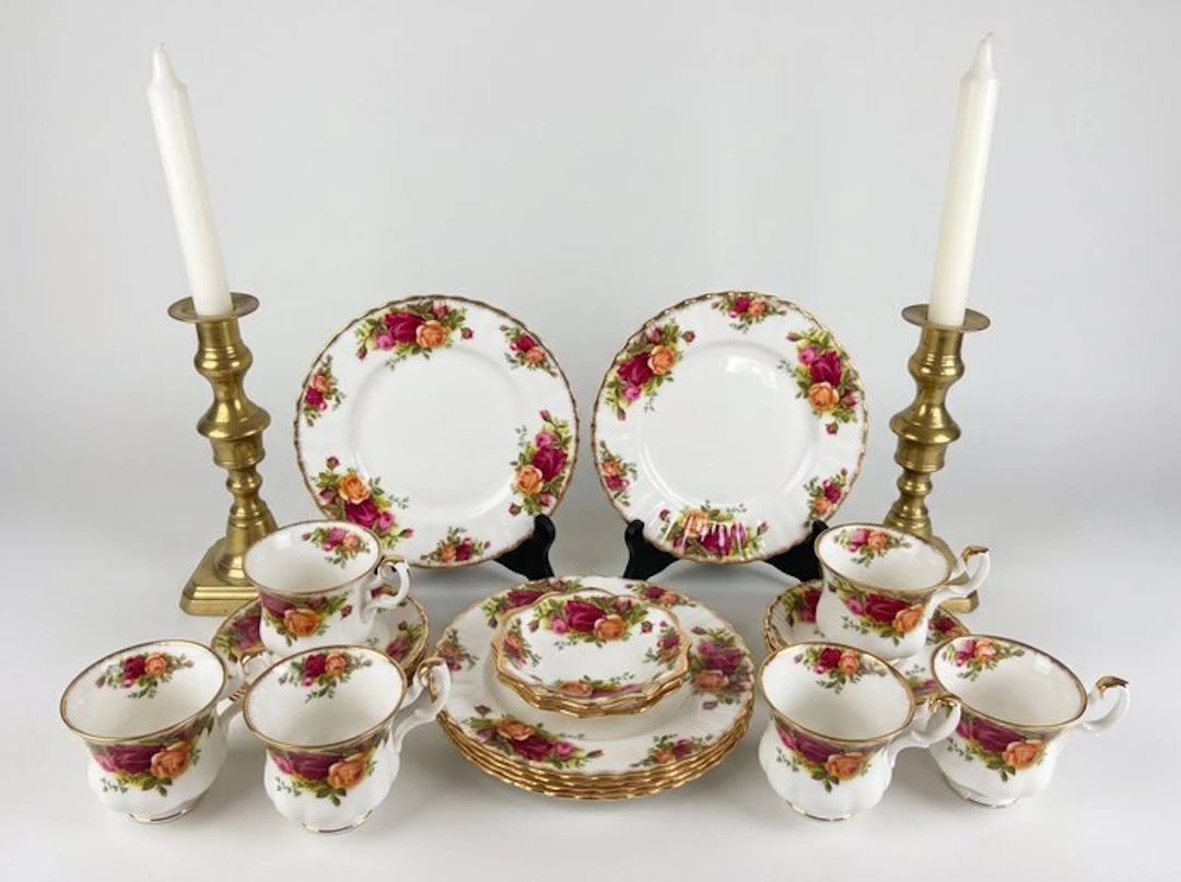 Royal Albert - Cup and saucer (20) - Old Country Roses...