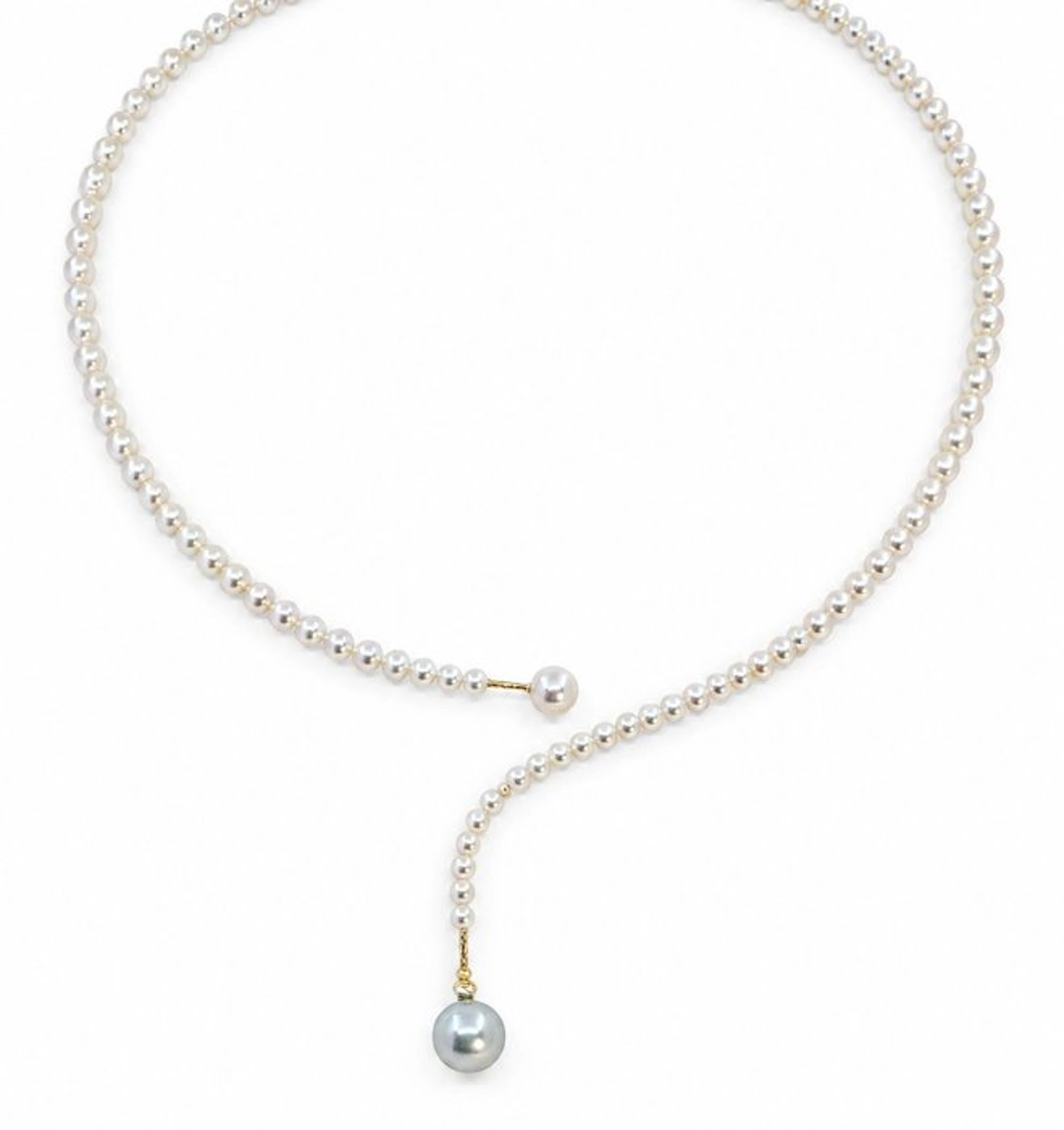 Necklace - 18 kt. Yellow gold, 7x9mm Akoya Pearls - 3.5mm Freshwater Pearls