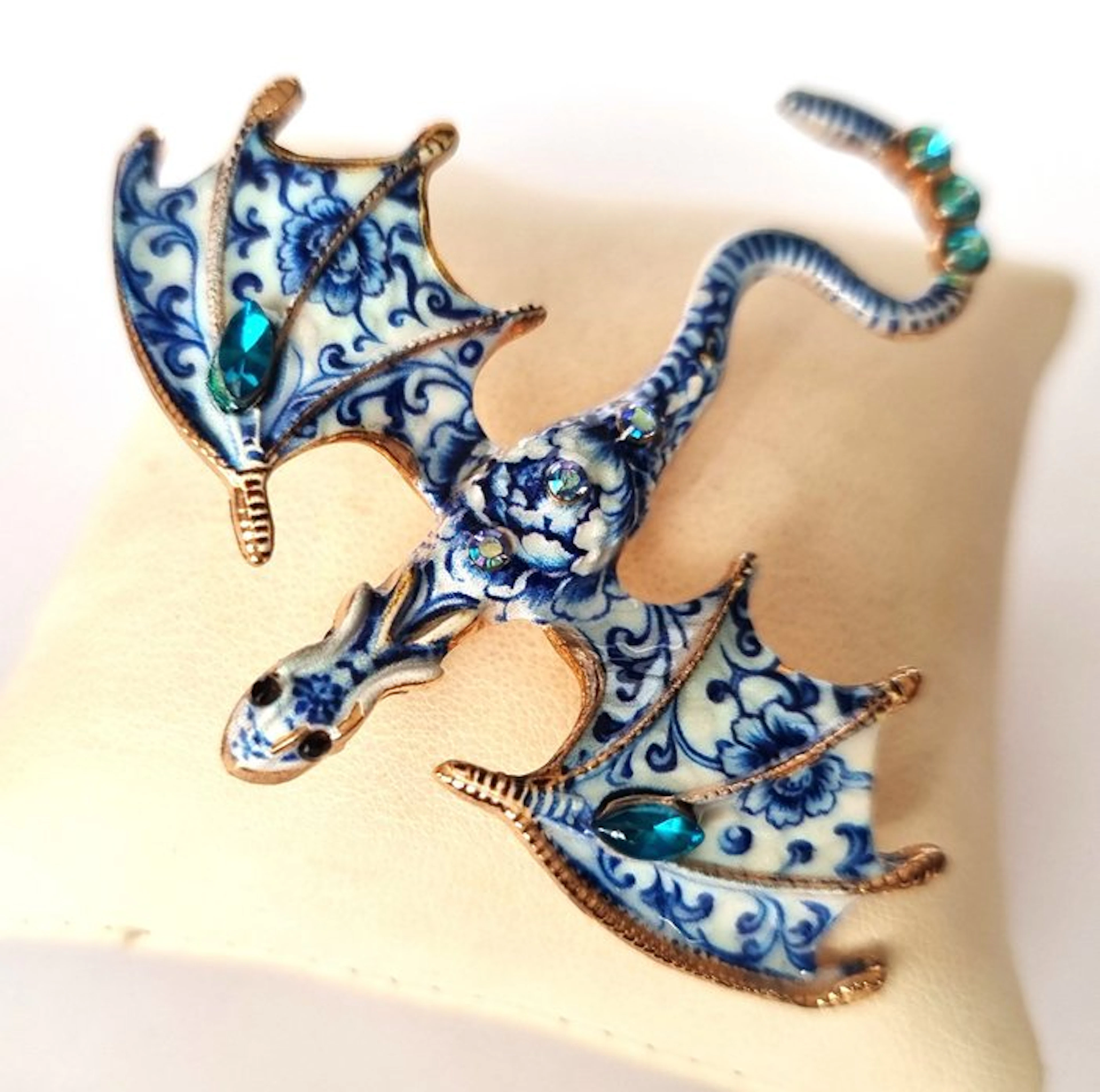 Auspicious Dragon – cobalt blue enamelled brooch – set...