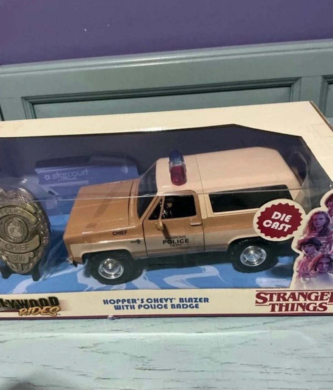 AHC Models 1:24 - Model car - Chevy Blazer Police, Stranger Things TV series