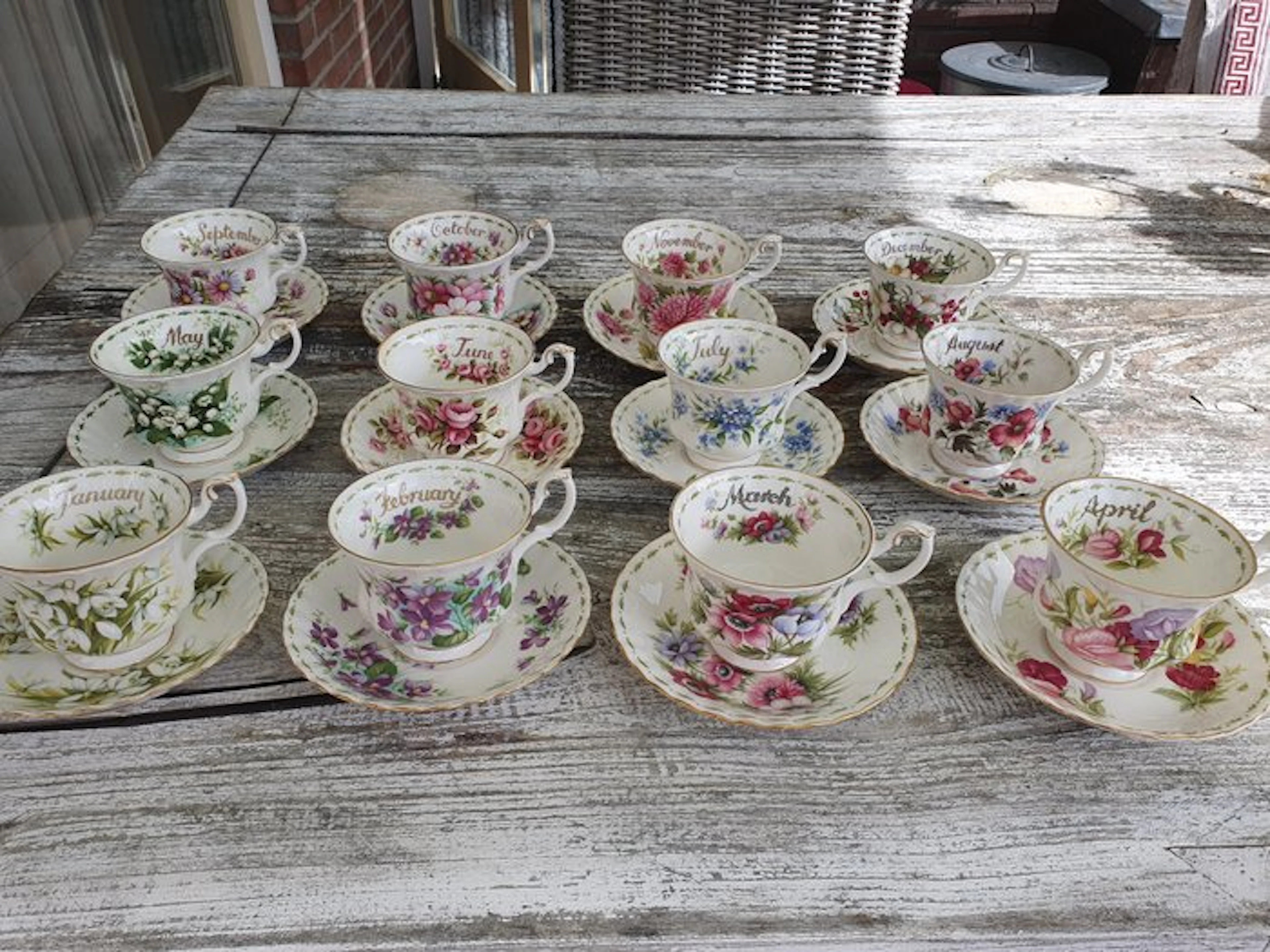 Royal Albert - Table service (12) - Flowers of the Month - Porcelain - Teacups