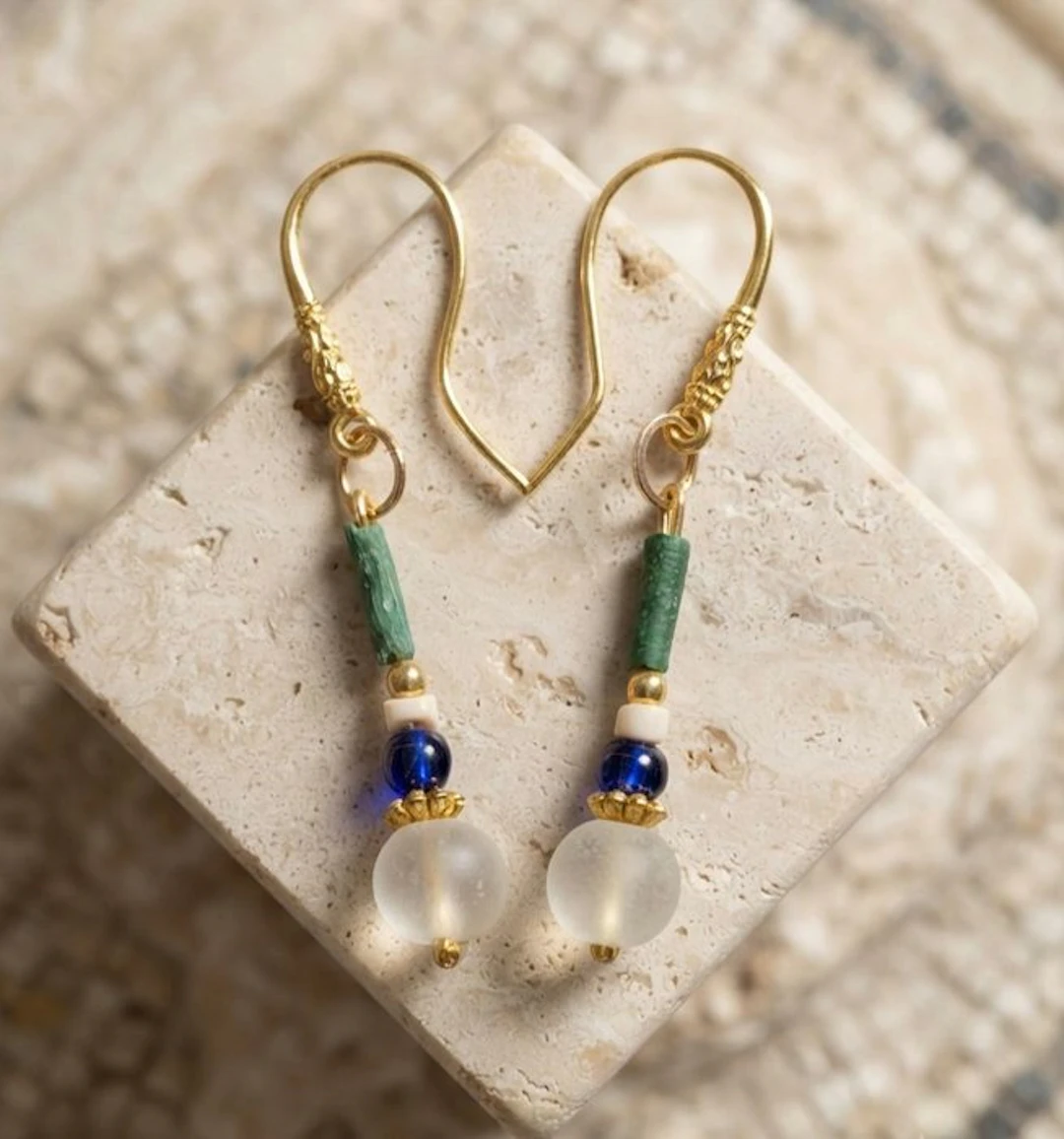 Ancient Roman Gold-plated Drop earrings - White coral/glass (No reserve price)