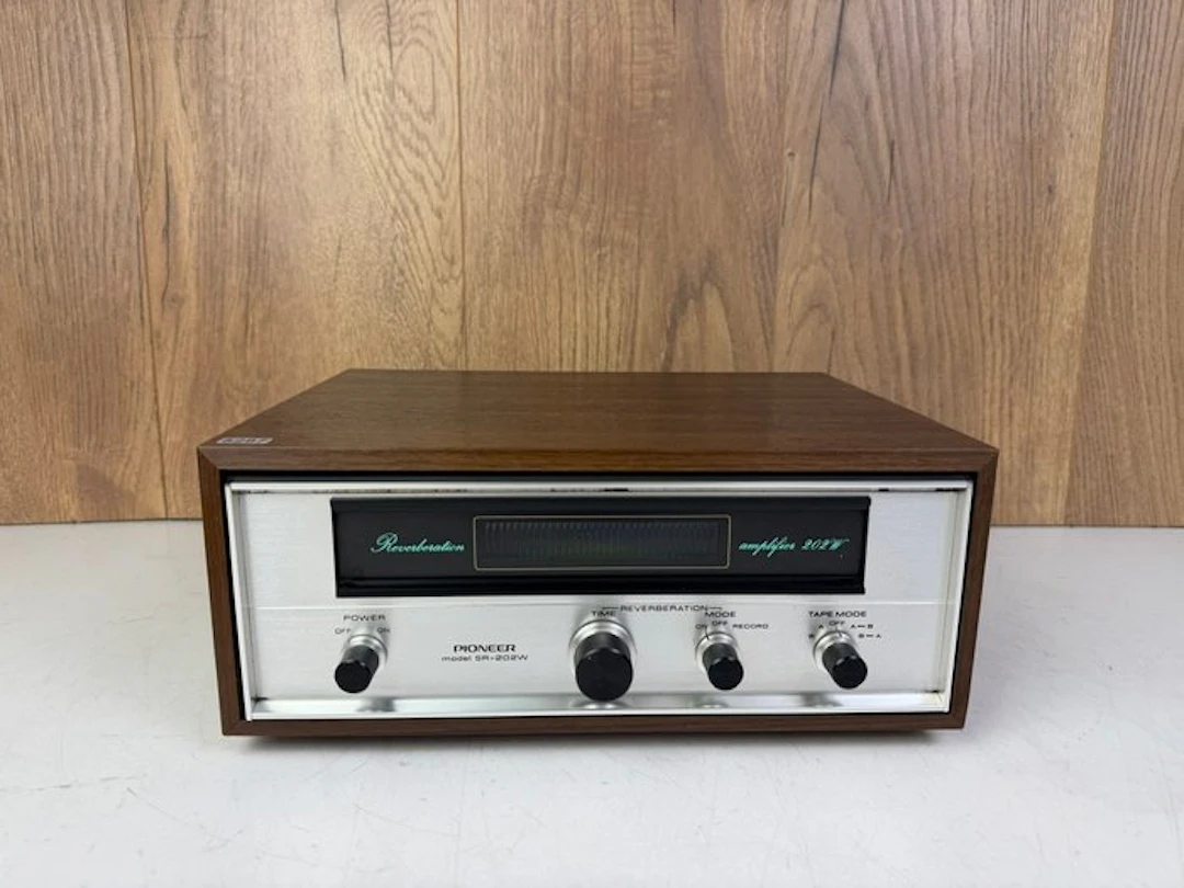 Pioneer - SR-202W- Reverb Amp Solid state amplifier