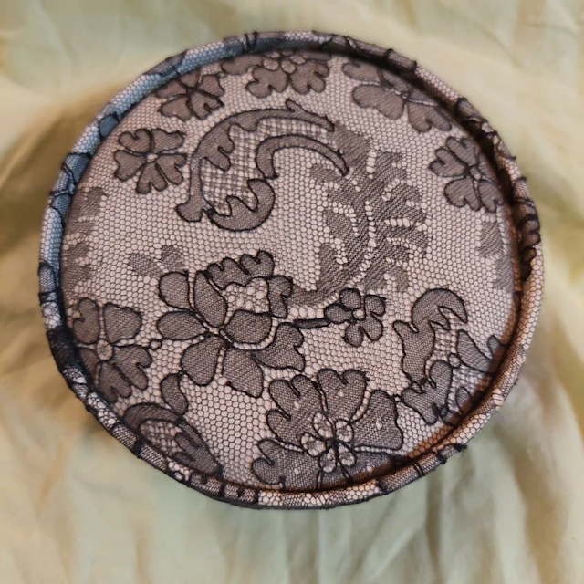 marcel Rochus - Mannequin - Poeder doos - Powder box Marcel Rochas - Jute