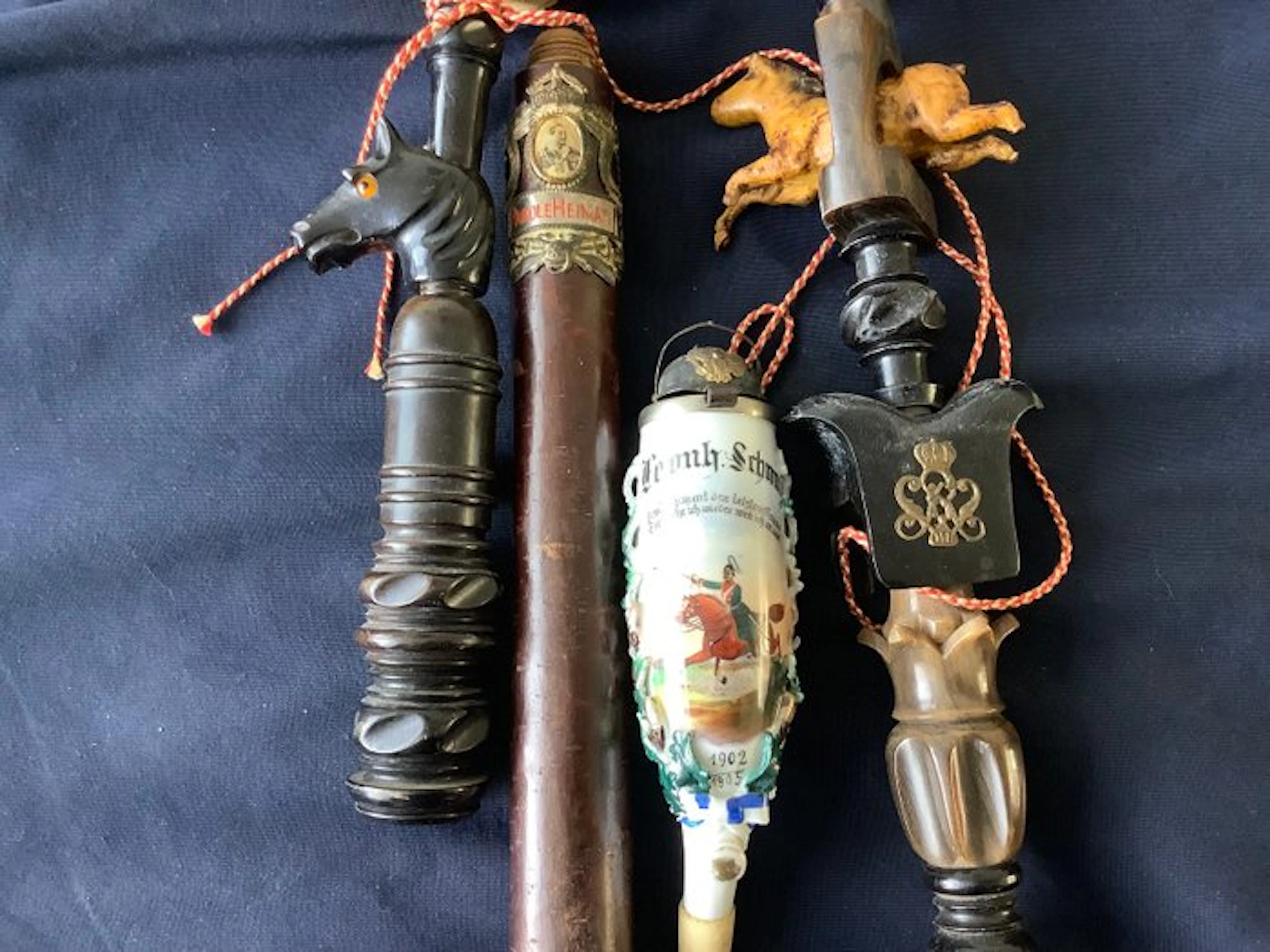 Regimentspijp met Bismarck helm - Pipe - wood horn porcelain