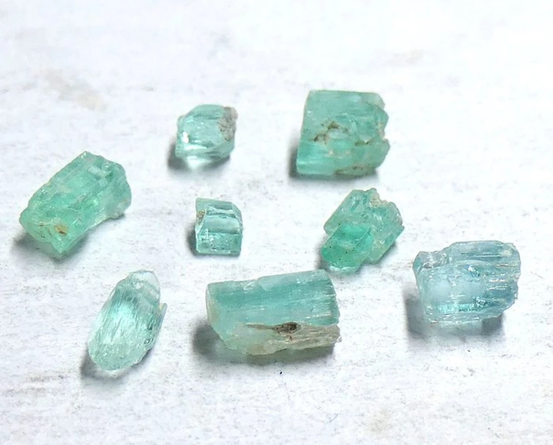 Beautiful emerald crystals 100% natural Crystal- 1.63 g - (8)
